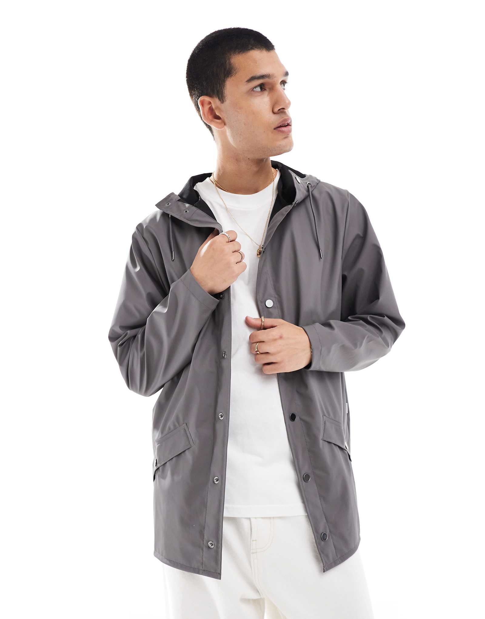 Непромокаемая короткая куртка с капюшоном Rains 12010 серого цвета 19990₽