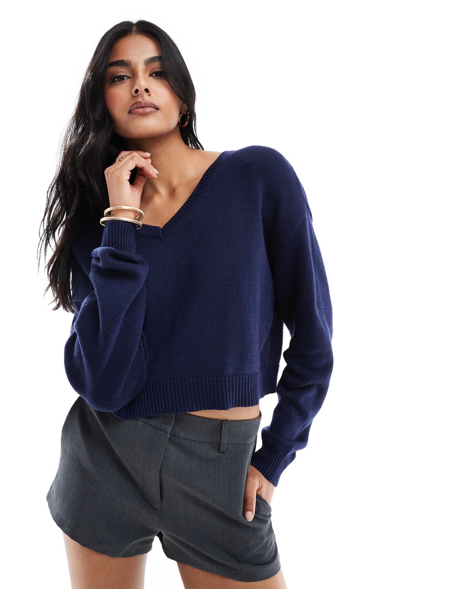 Укороченный свитер Pacsun cassandra с v-образным вырезом темно-синего цвета 9990₽