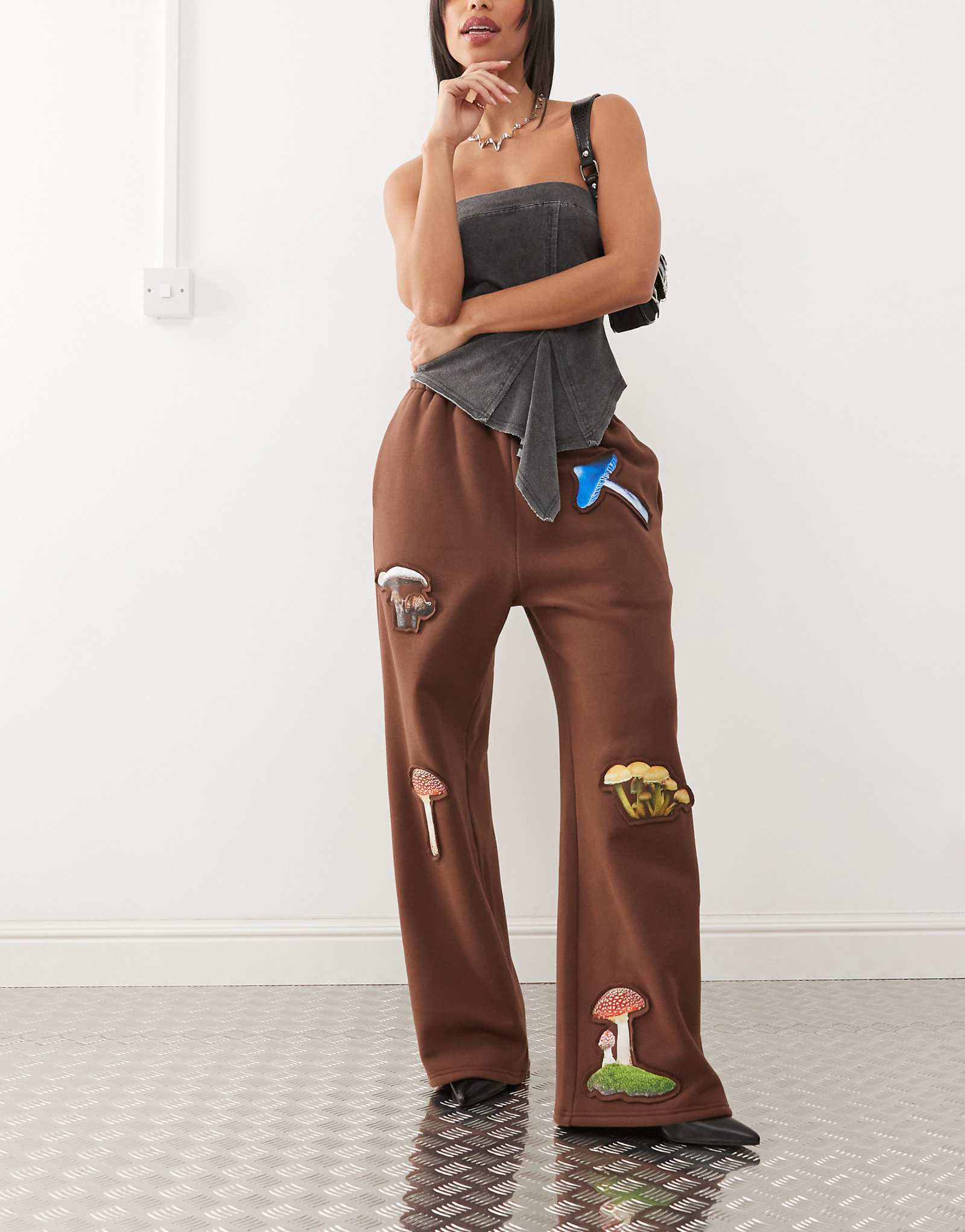 Широкие брюки Tyler McGillivary с грибным принтом коричневого цвета - часть комплекта 22690₽