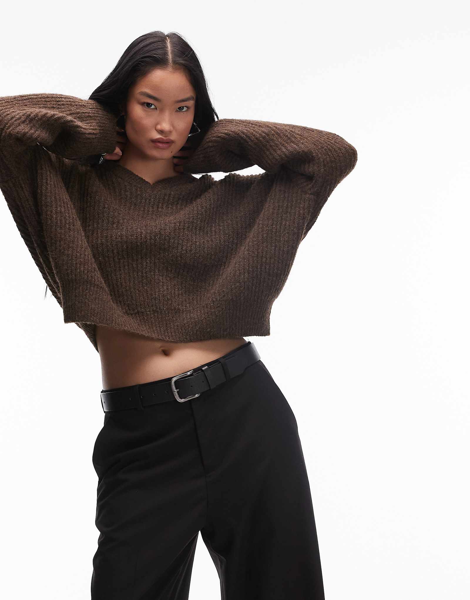 Плотный вязаный свитер Nia freya с v-образным вырезом коричневого цвета в полоску 30190₽