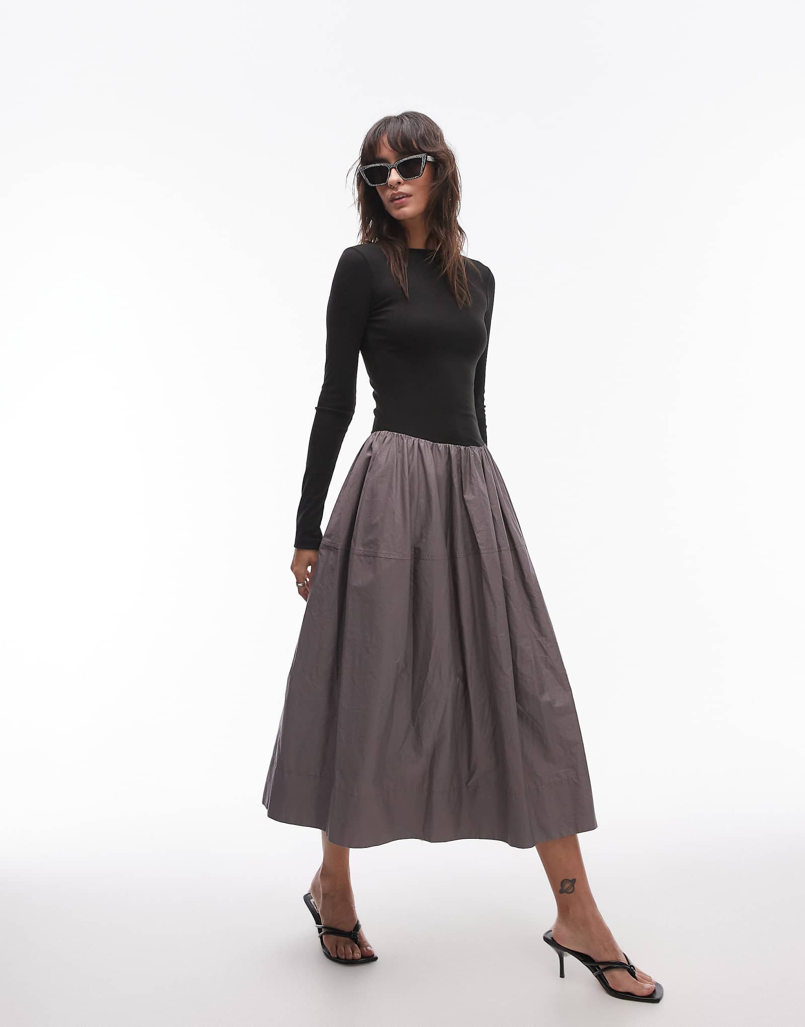 Объемное платье мидакси Nia pixi с длинным рукавом черного и серого цветов