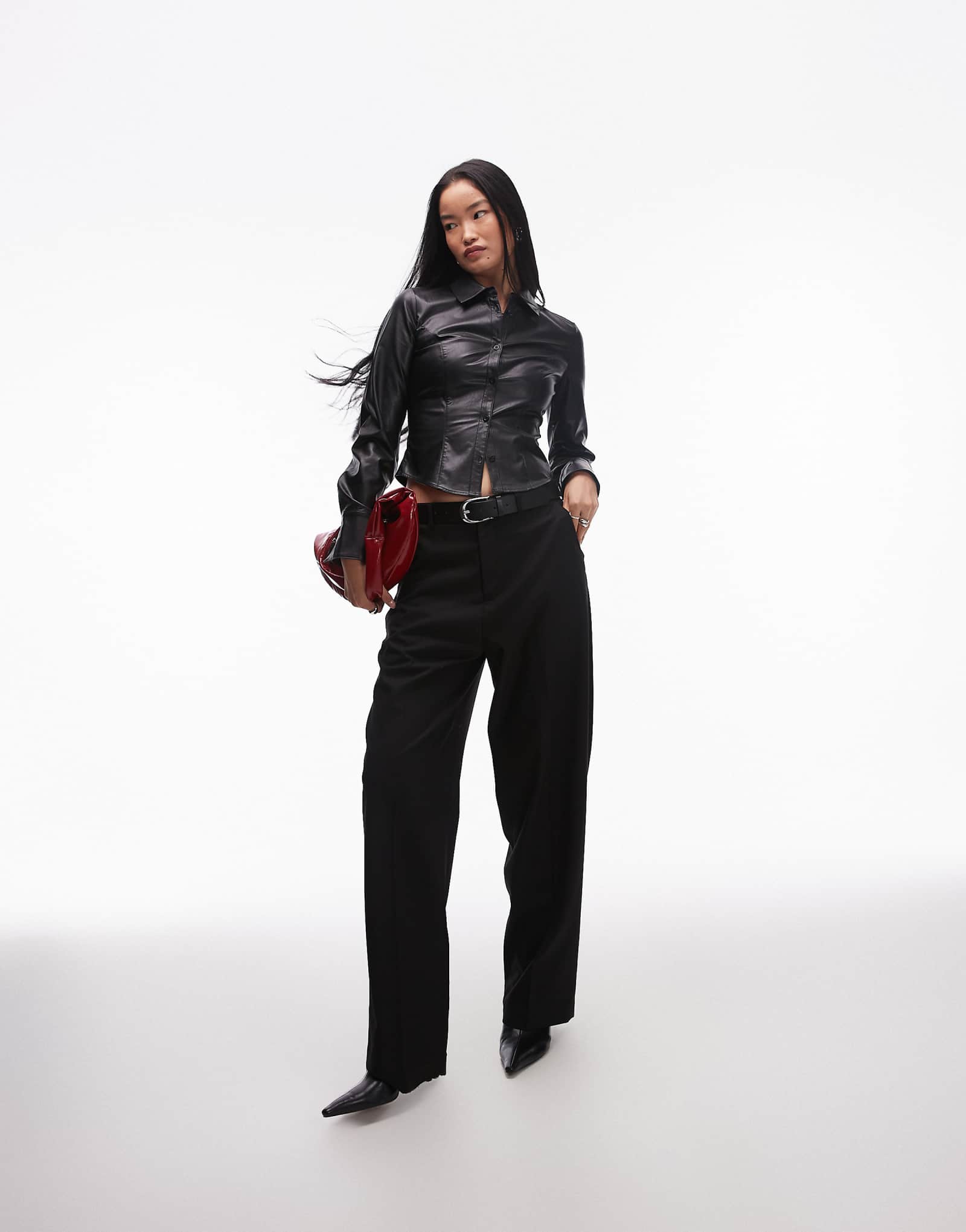 Приталенная рубашка из искусственной кожи Nia черного цвета 21090₽