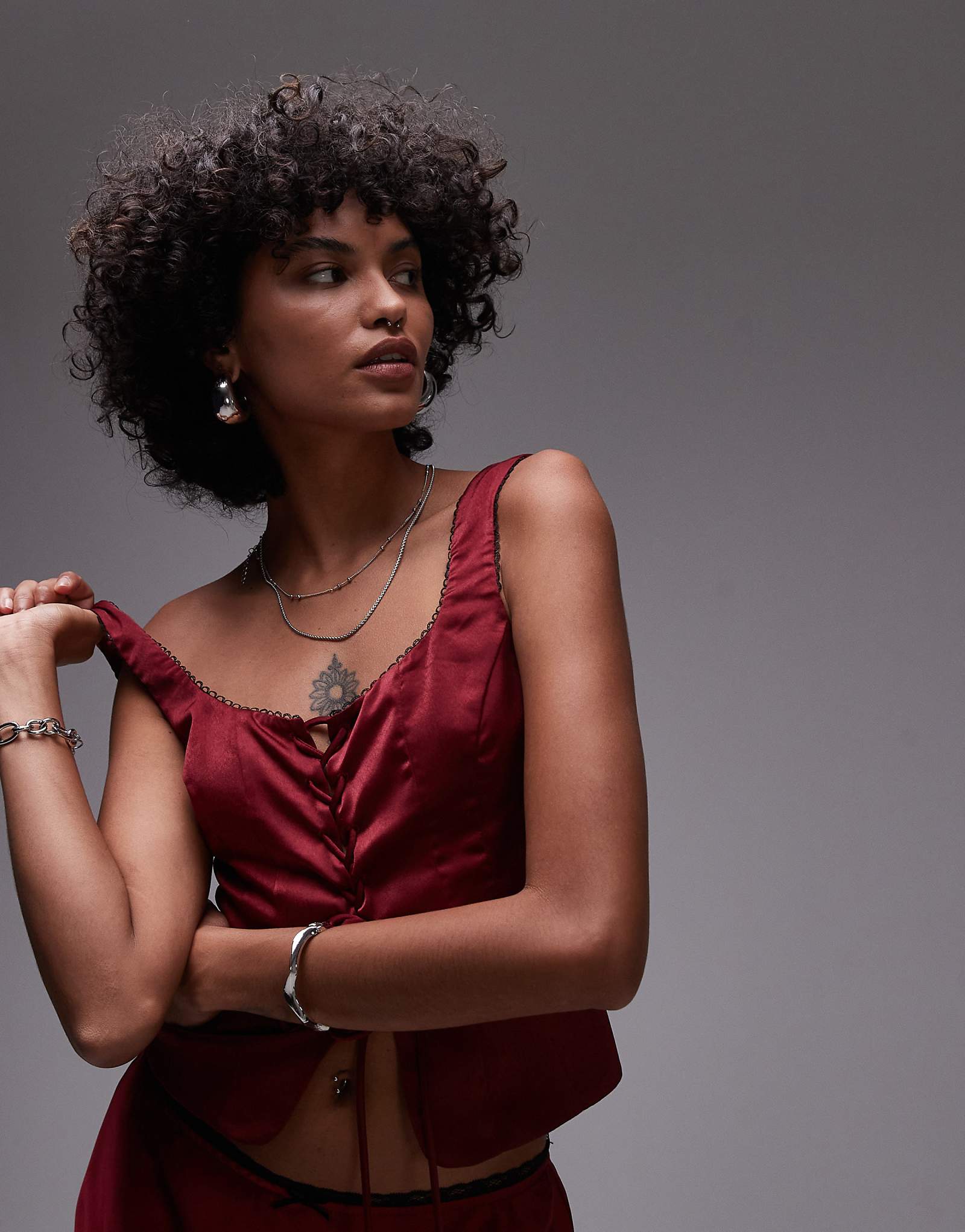 Атласный корсетный топ Nia true гранатово-красного цвета - часть комплекта