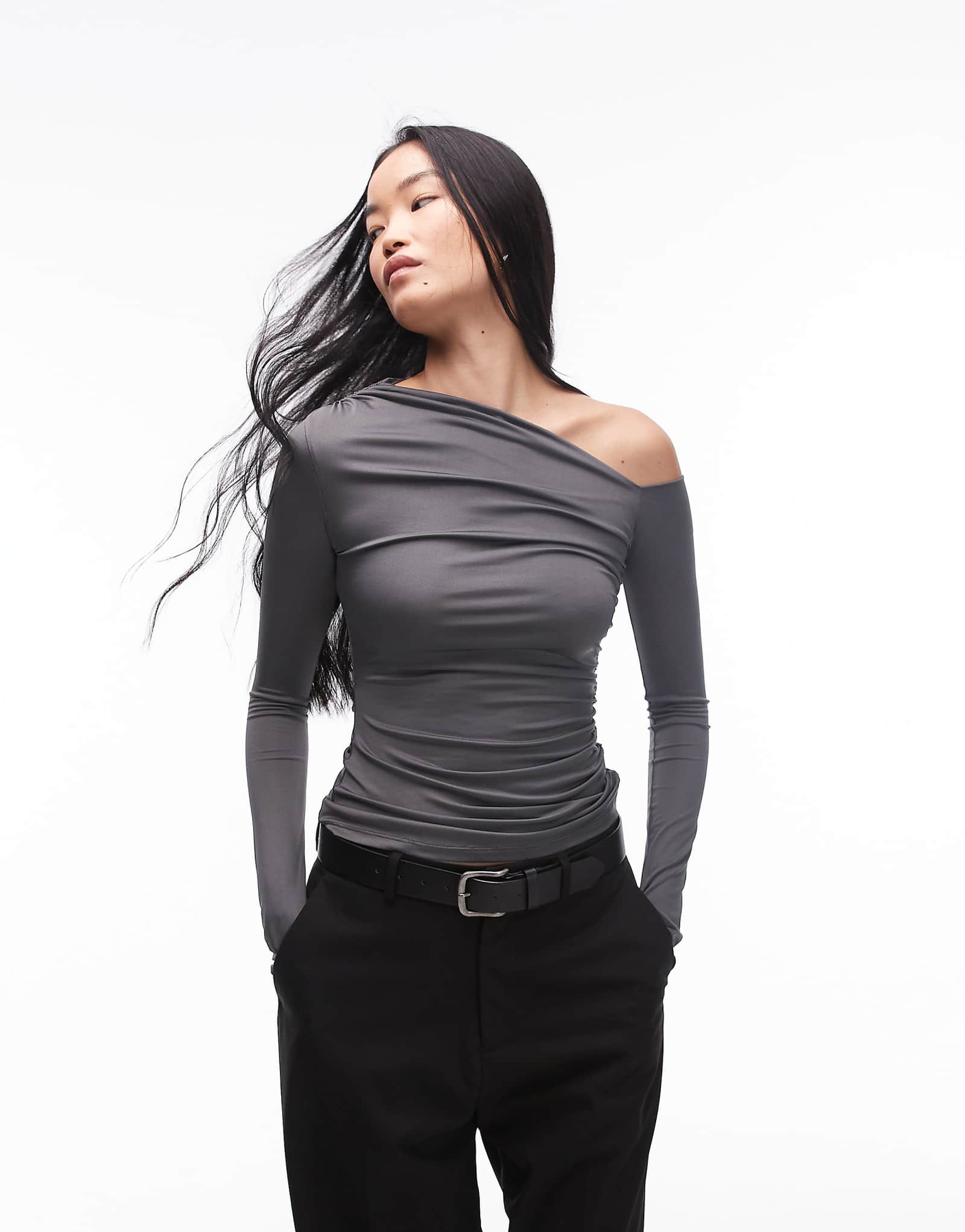 Облегающий топ Nia cleo с открытыми плечами цвета древесного угля