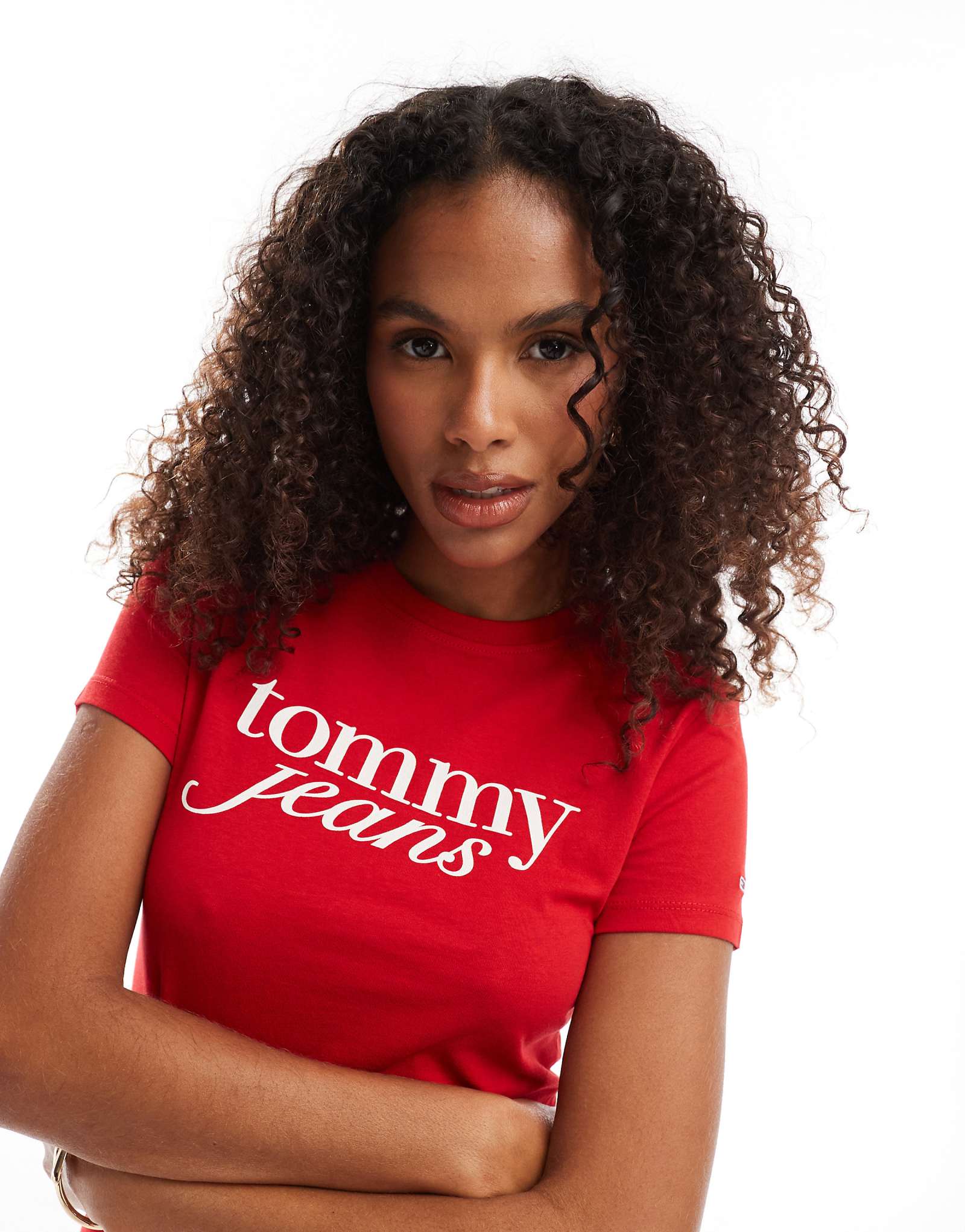 Детская футболка Tommy Jeans с надписью retro script в красно-белых тонах 6690₽