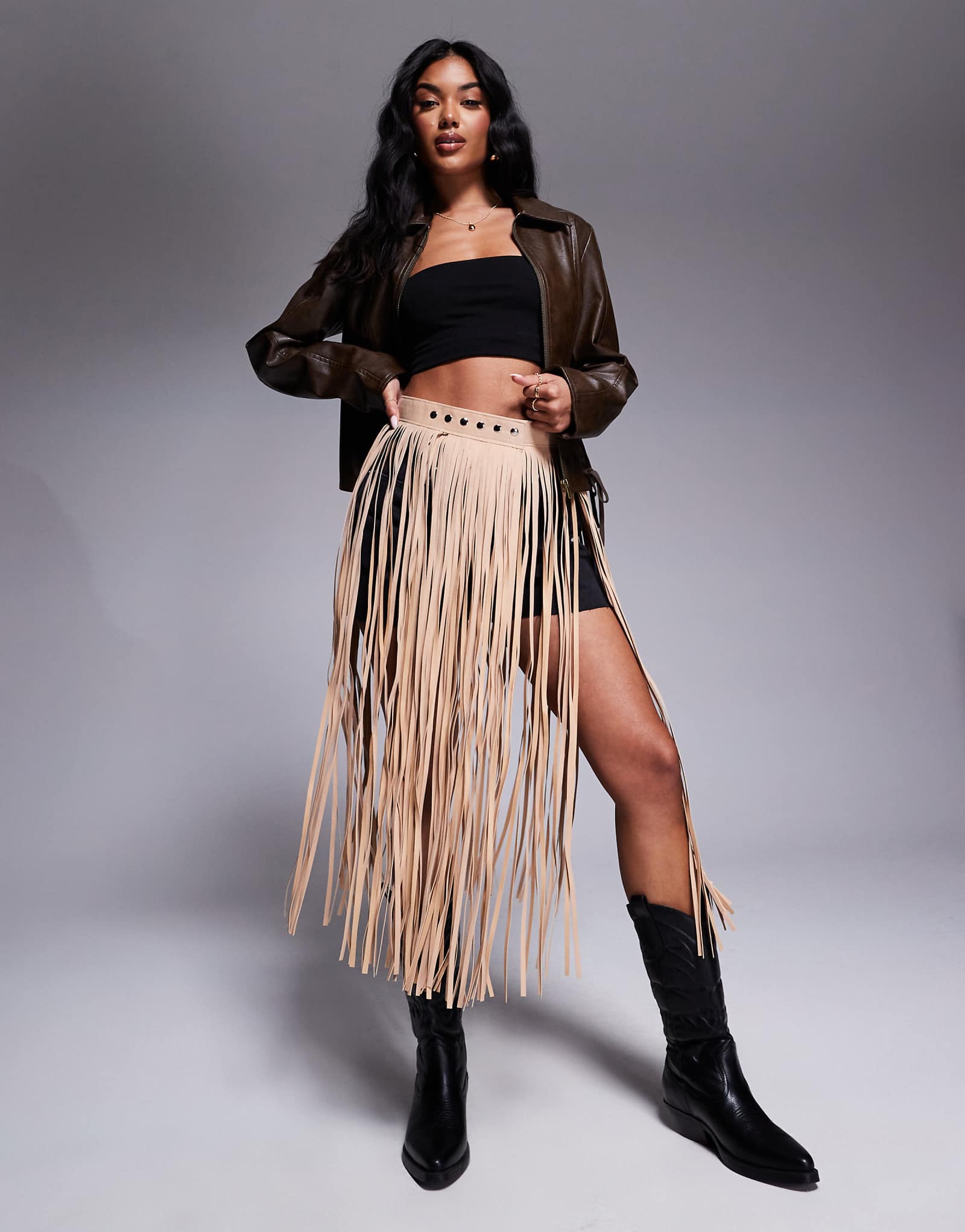 Фестивальный пояс с макси-бахромой на Южном пляже в коричневом цвете 6390₽