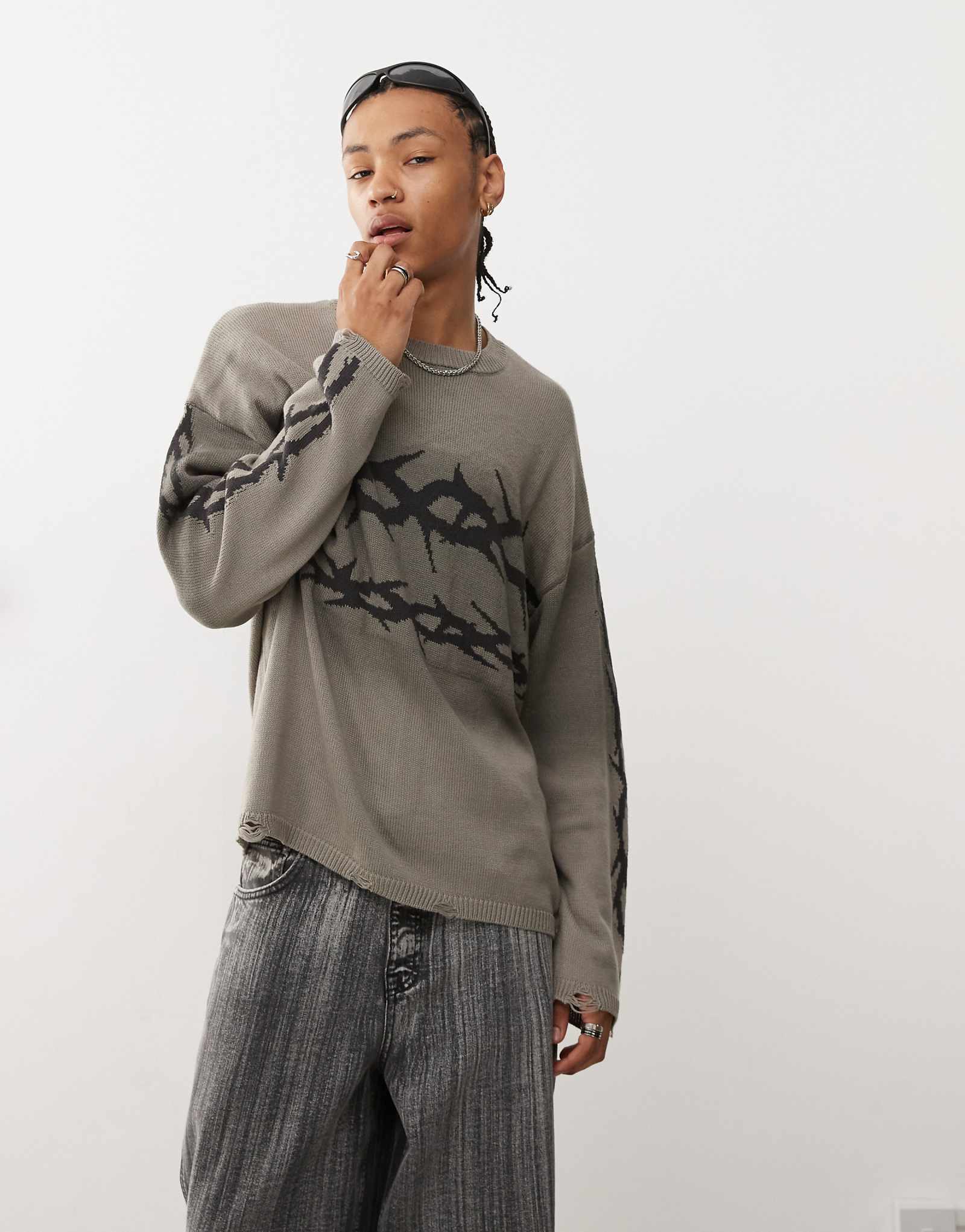 Серый застиранный свитер Ragged Priest с рисунком в виде шипов серого цвета