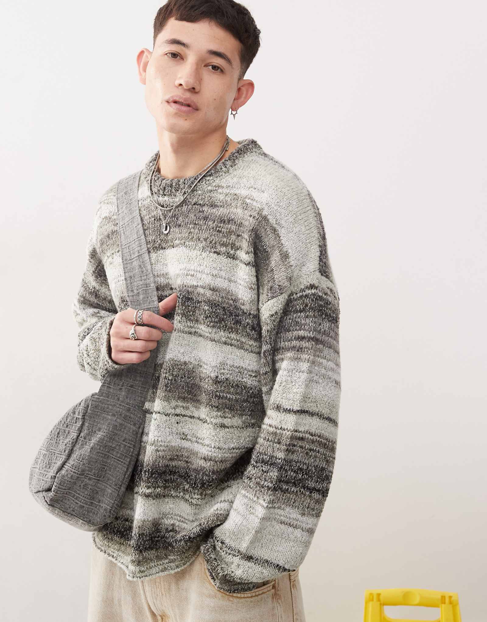 Вязаный свитер свободного кроя The Ragged Priest spacedy серого цвета