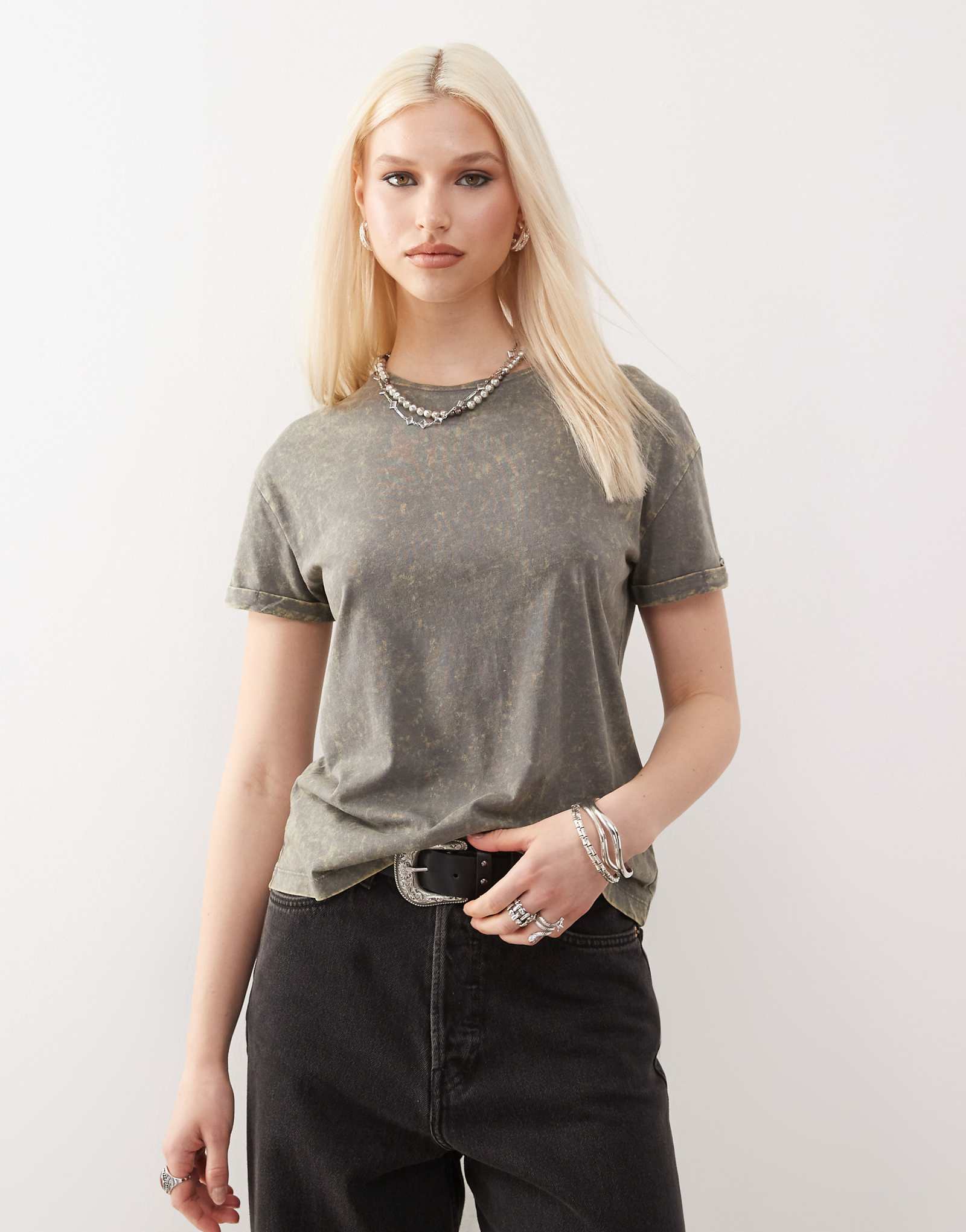 Объемная футболка Noisy May серого цвета застиранная 6690₽