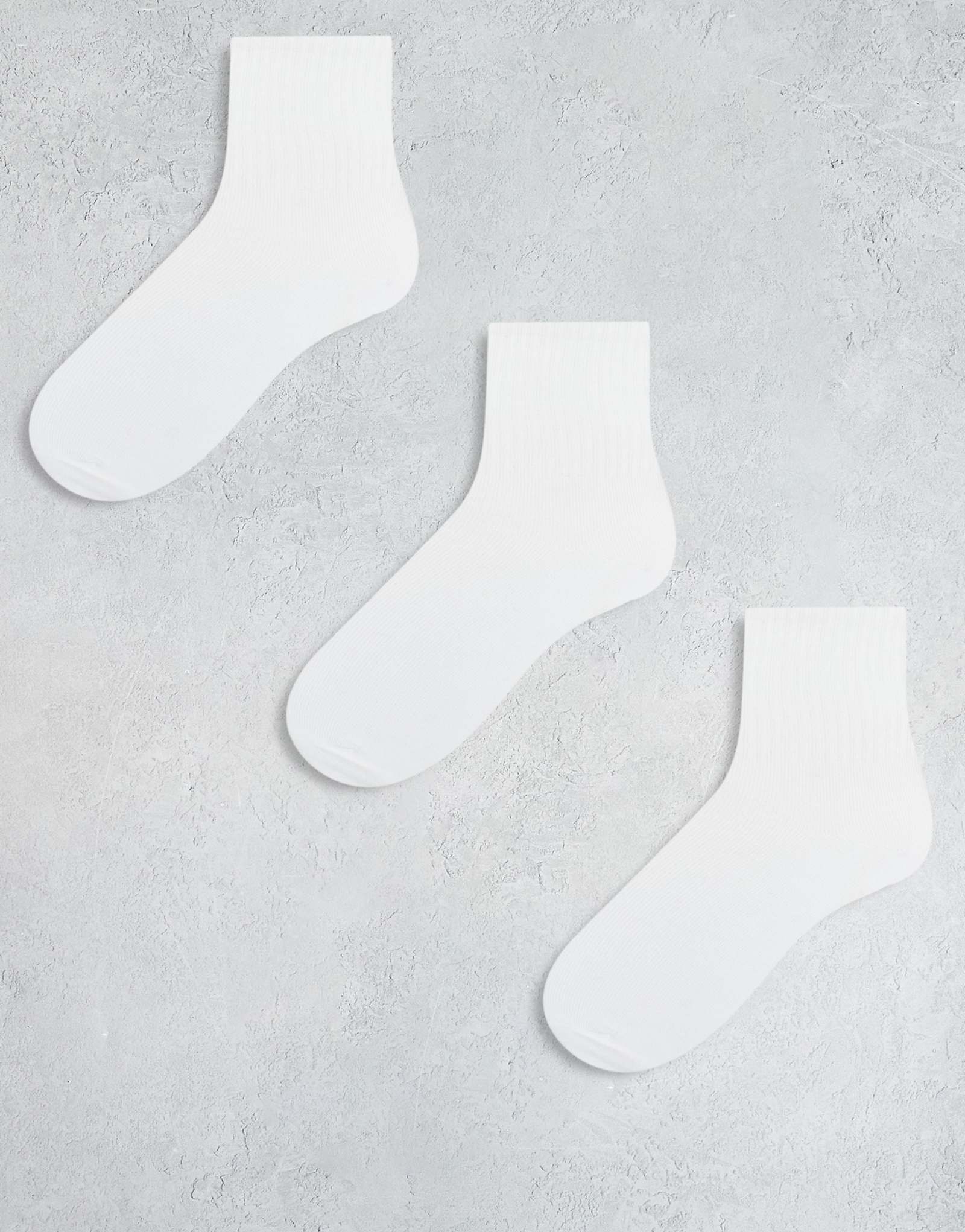 Носки Monki 3 шт до щиколоток белого цвета 4390₽