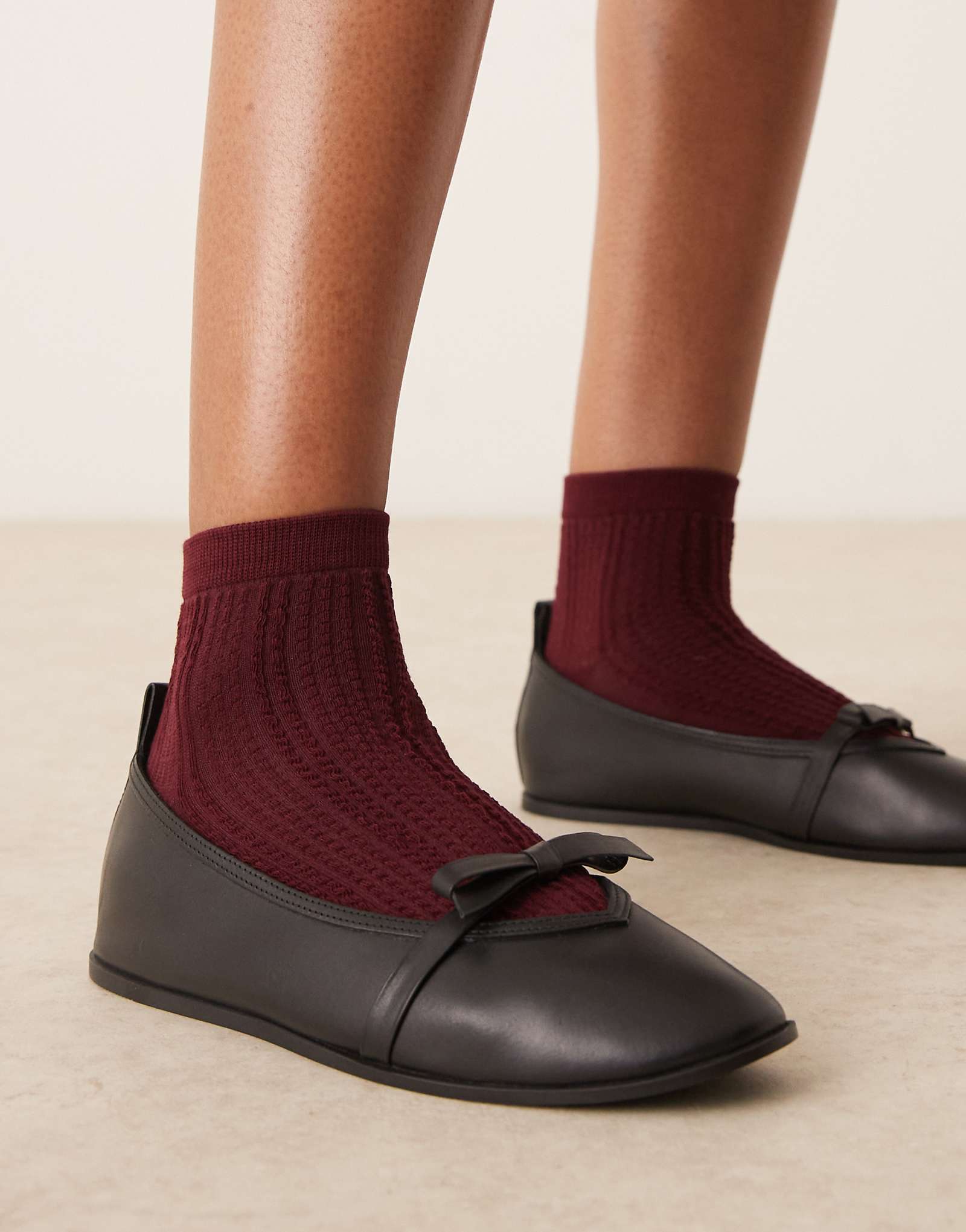 Носки на щиколотках от SUI AVA sofie pointelle бордового цвета