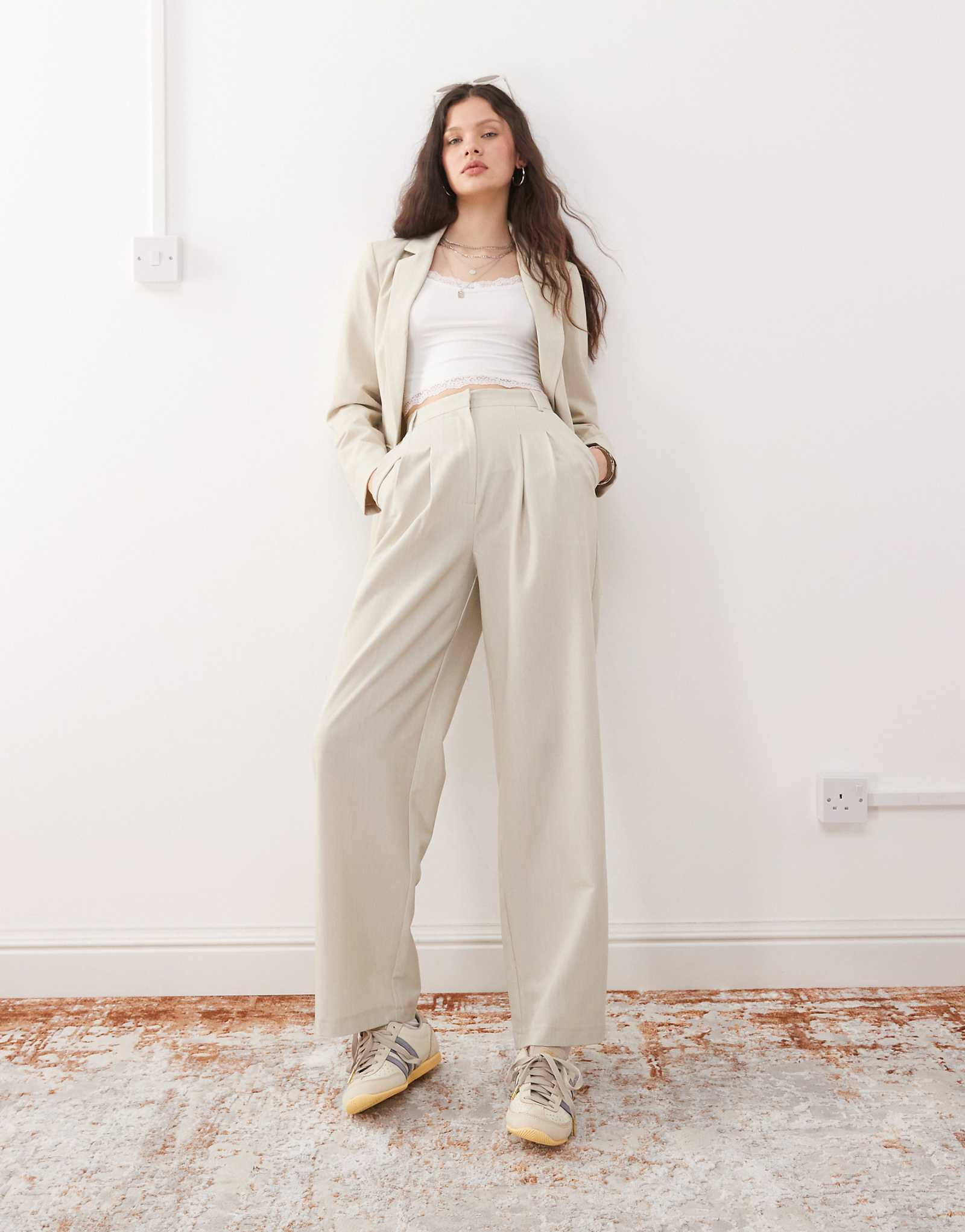 Широкие брюки Miss Selfridge essential из камня 4890₽