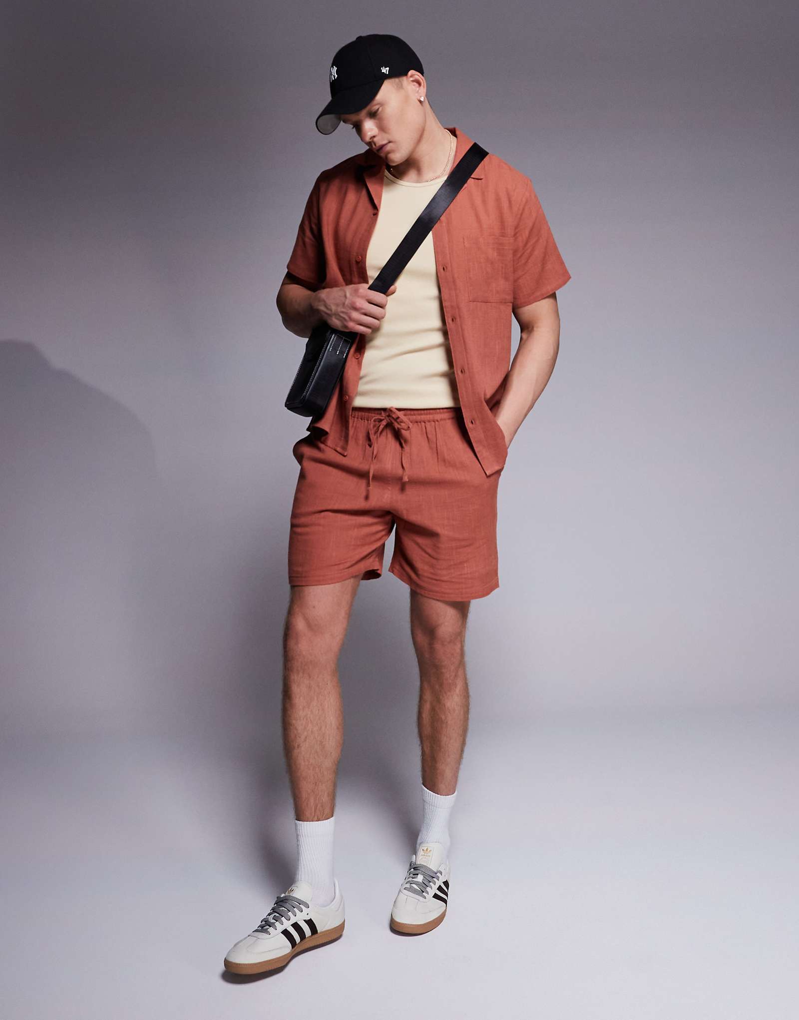 Короткая прогулка по пляжу Саут-Бич в русте - часть набора 6990₽