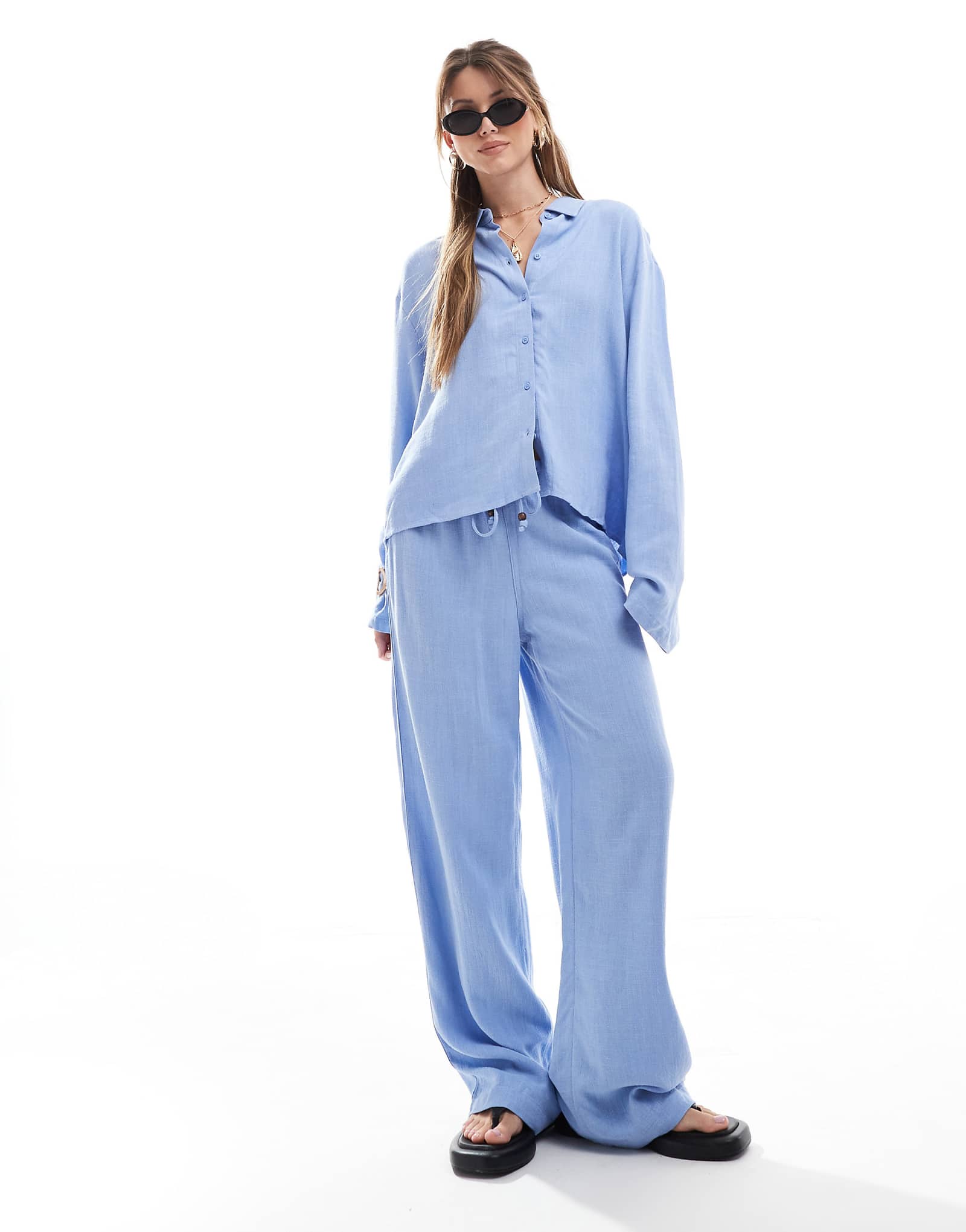 Рубашка с длинным рукавом ONLY из льняной смеси светло-голубого цвета - часть комплекта 11590₽