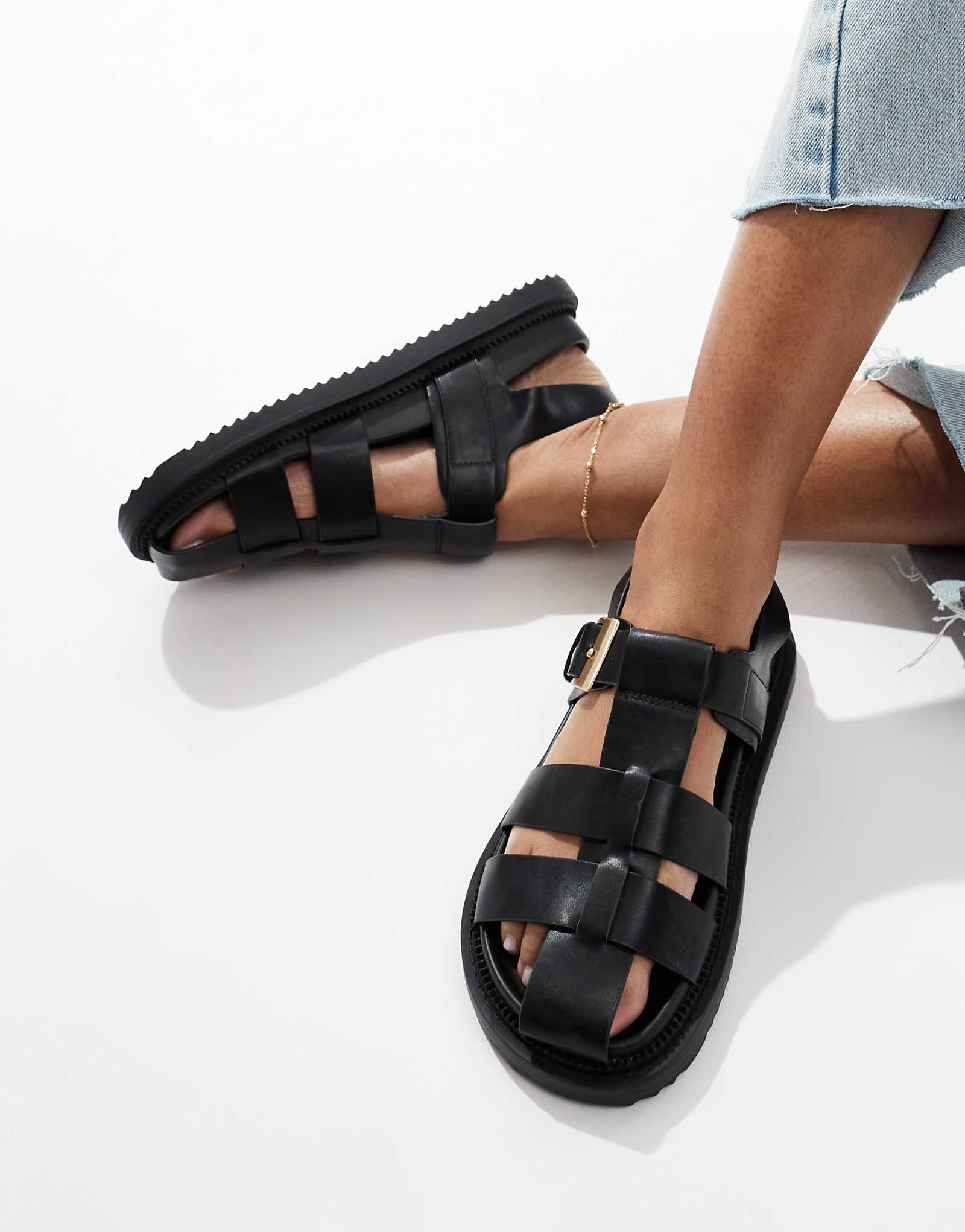 черные рыбацкие сандалии на стельке от schuh Taria 8890₽