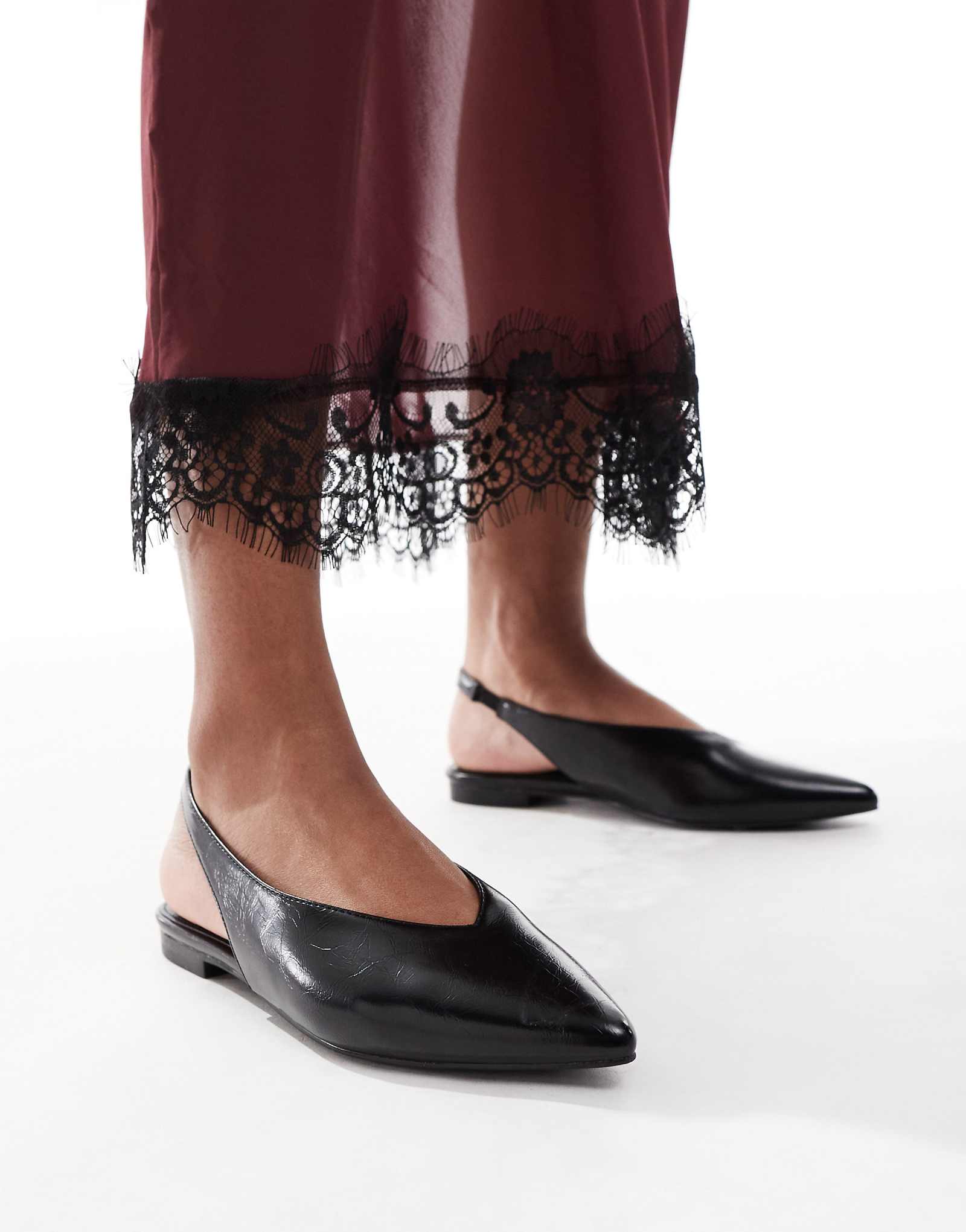 черные туфли на плоской подошве с кружевной шнуровкой schuh 6990₽