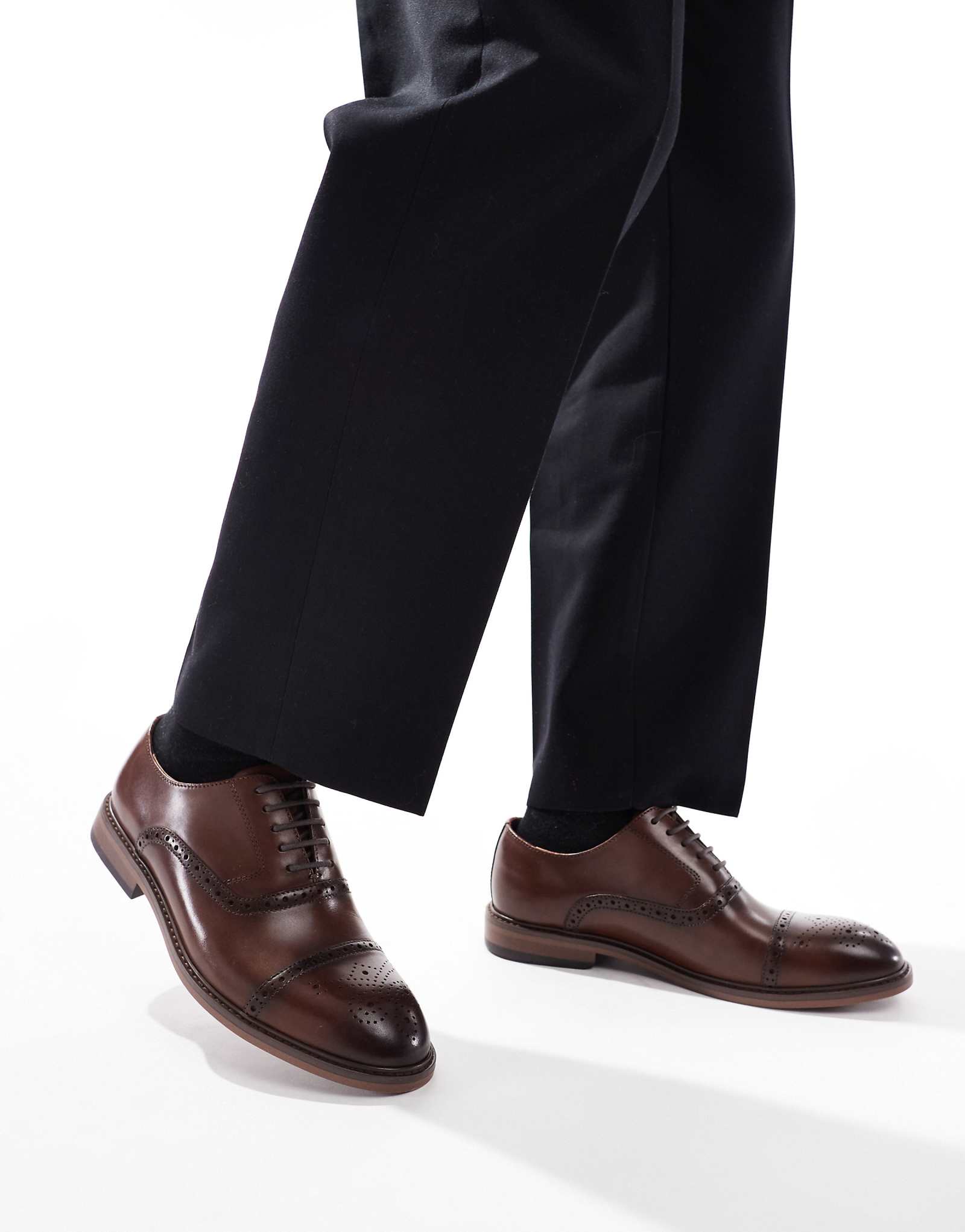 броги schuh Raven на шнуровке из коричневой кожи 19590₽