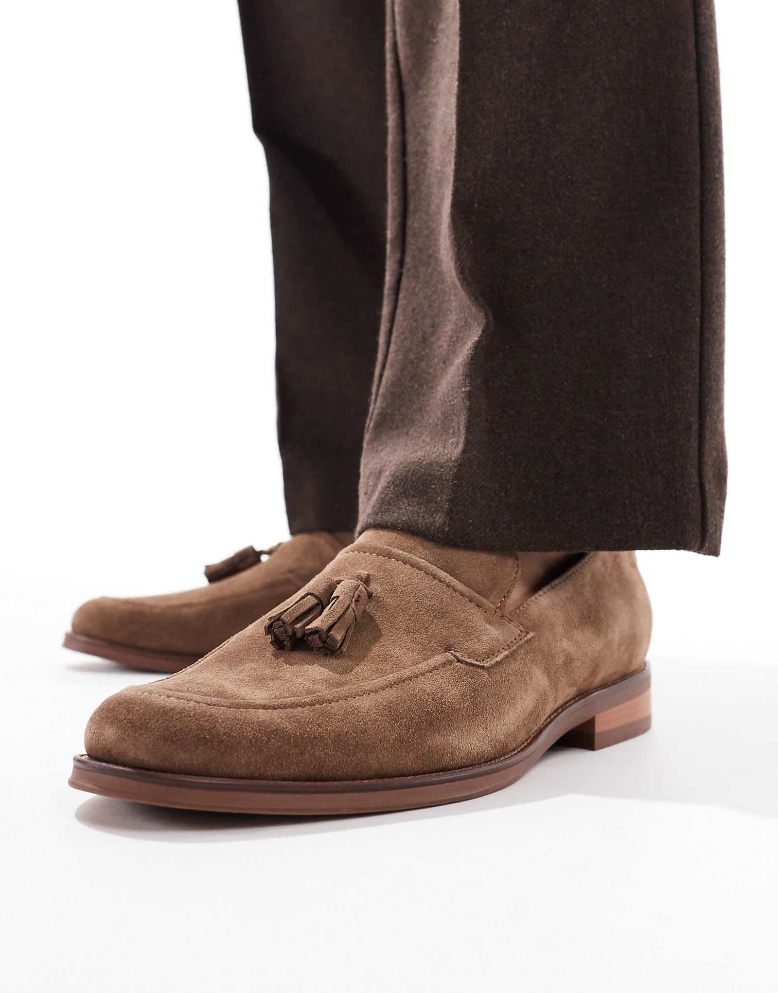 мокасины schuh Ronen из коричневой замши с кисточками 15690₽