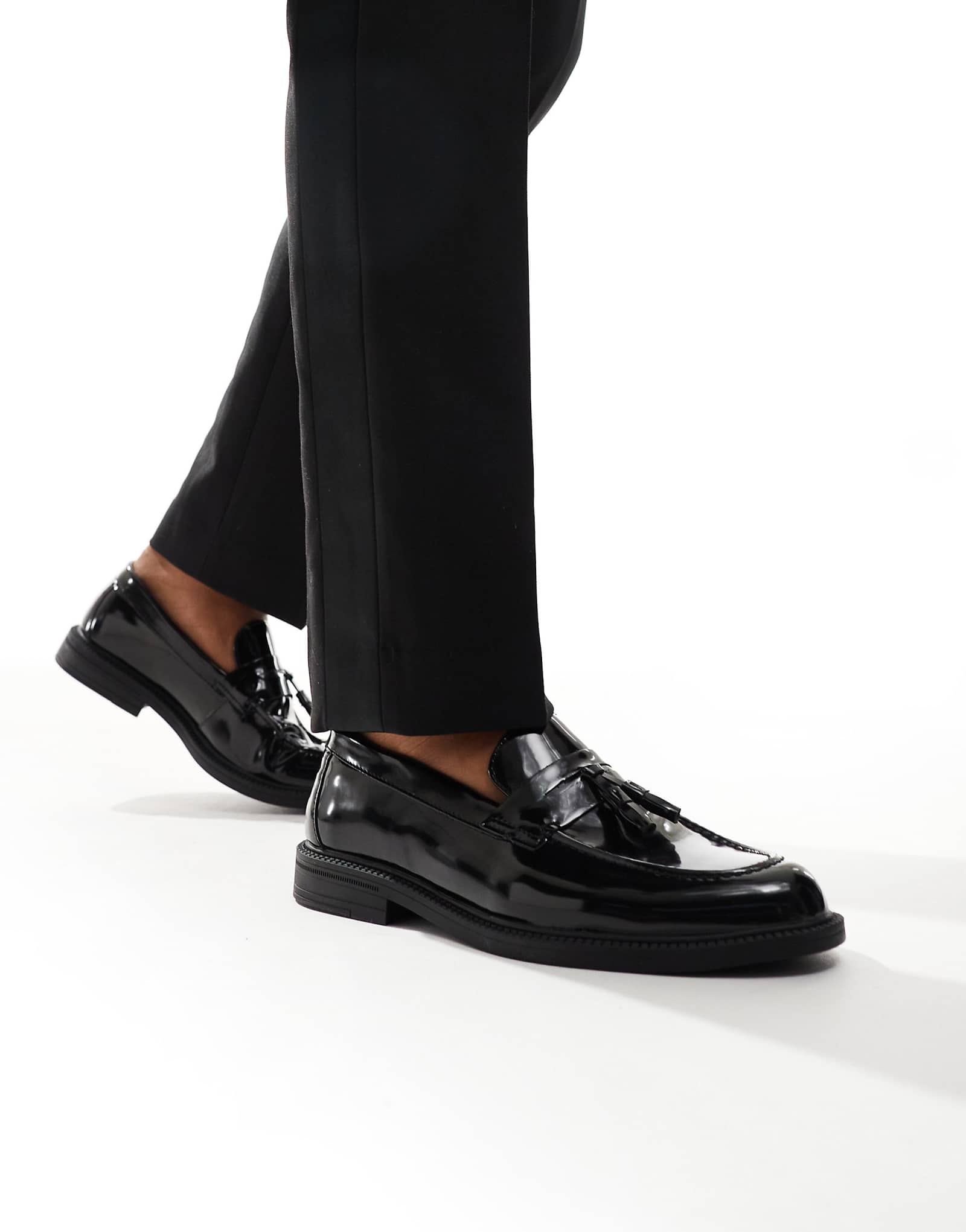 черные мокасины schuh Randall с кисточками 11590₽