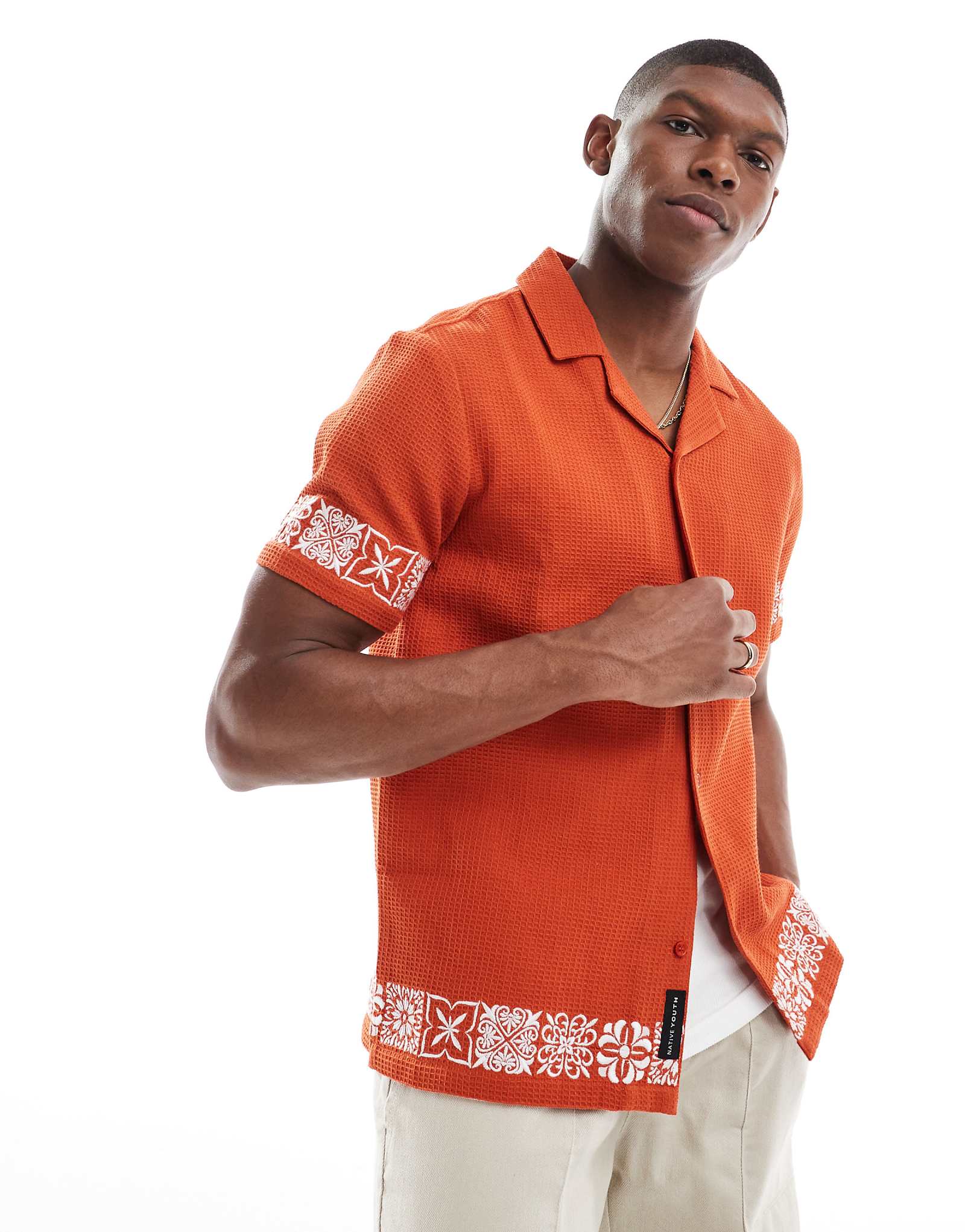 Родная молодежная застиранная рубашка из вафельного трикотажа с вышивкой красного цвета