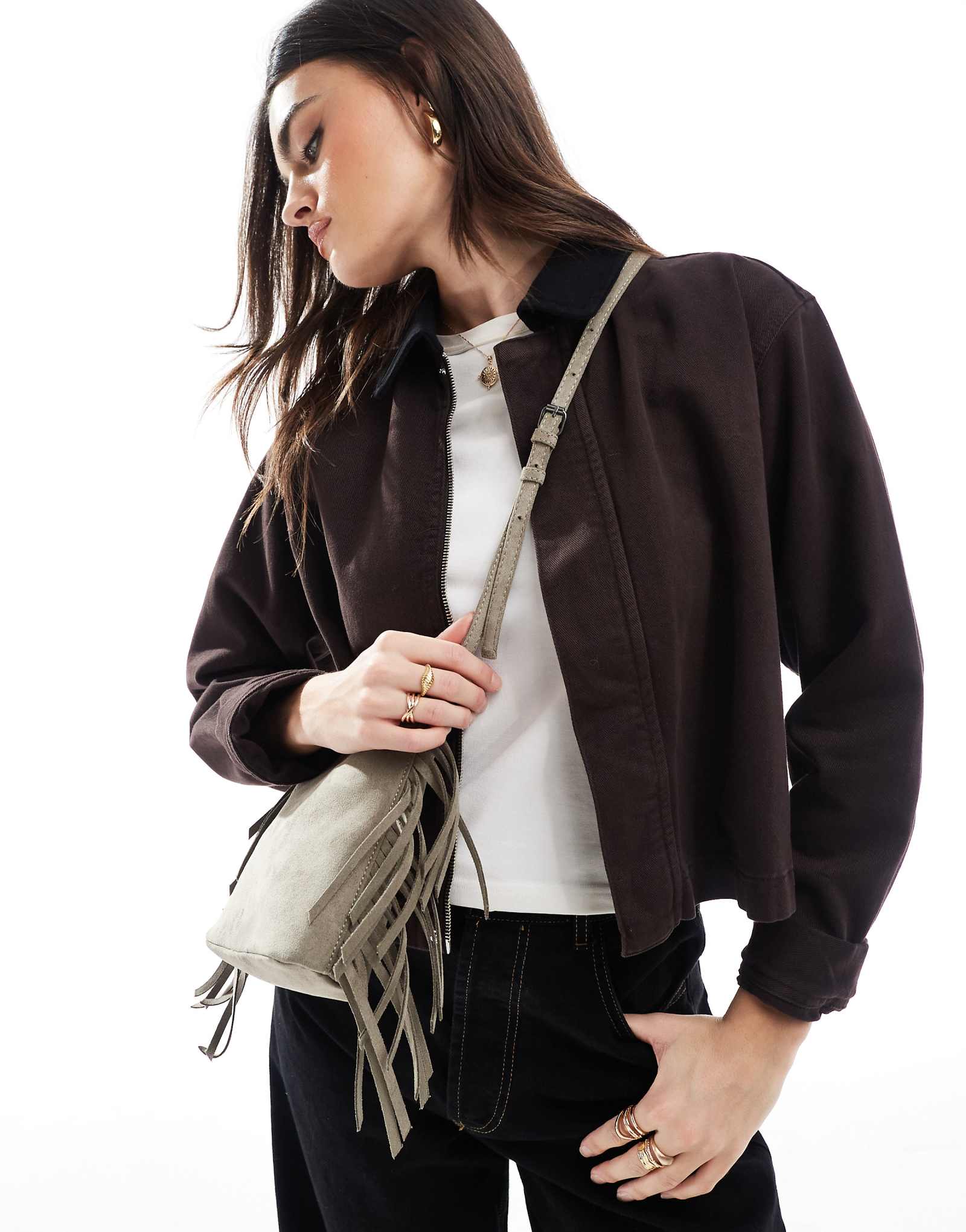 Маленькая сумка через плечо с кисточками Pull-Bear серого цвета 5290₽