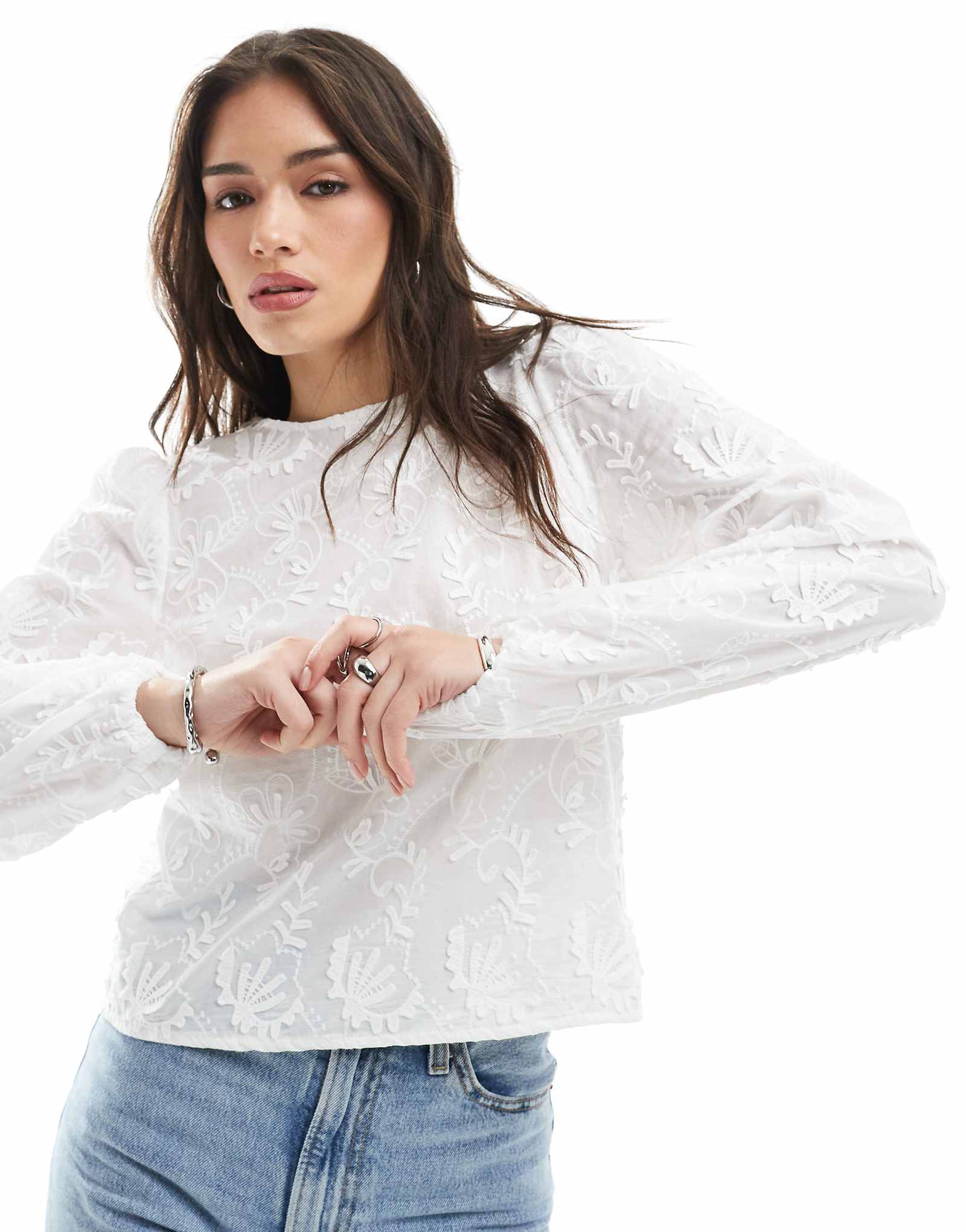 Предмет топ с длинным рукавом и белой аппликацией 20190₽