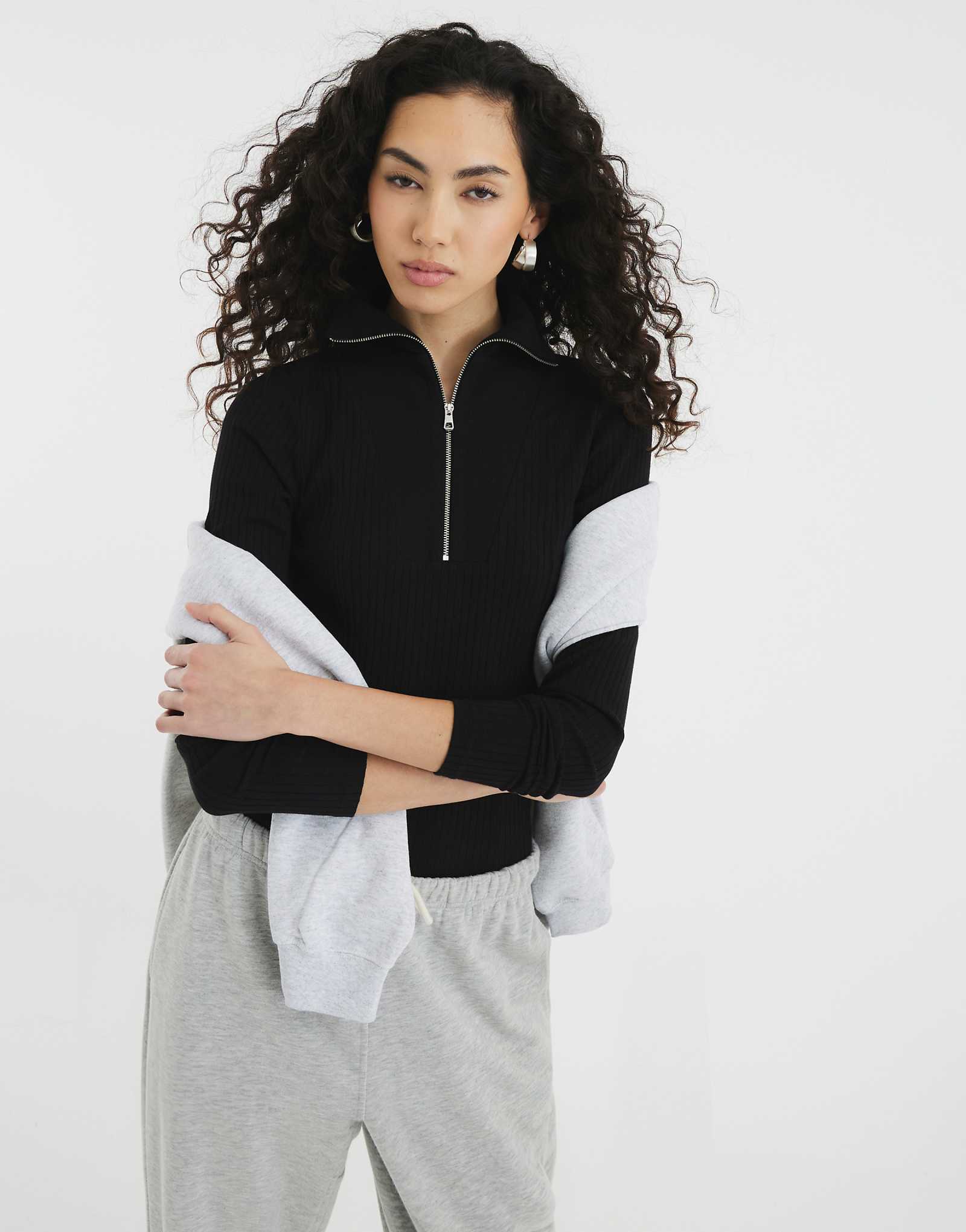 Черный топ в рубчик с длинными рукавами и застежкой на молнию спереди от River Island 4890₽