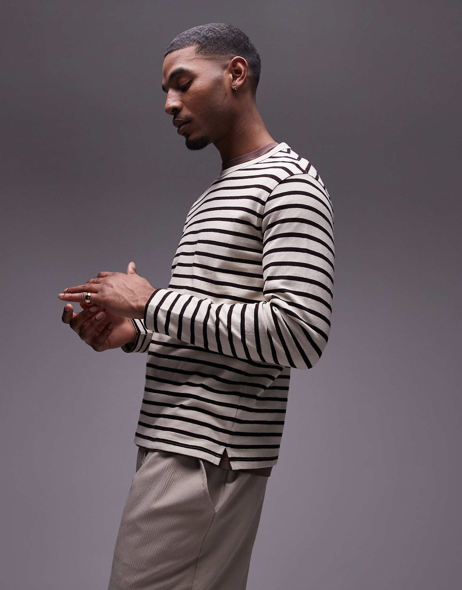 Полосатая футболка Mango с длинным рукавом темно-красного цвета 7690₽