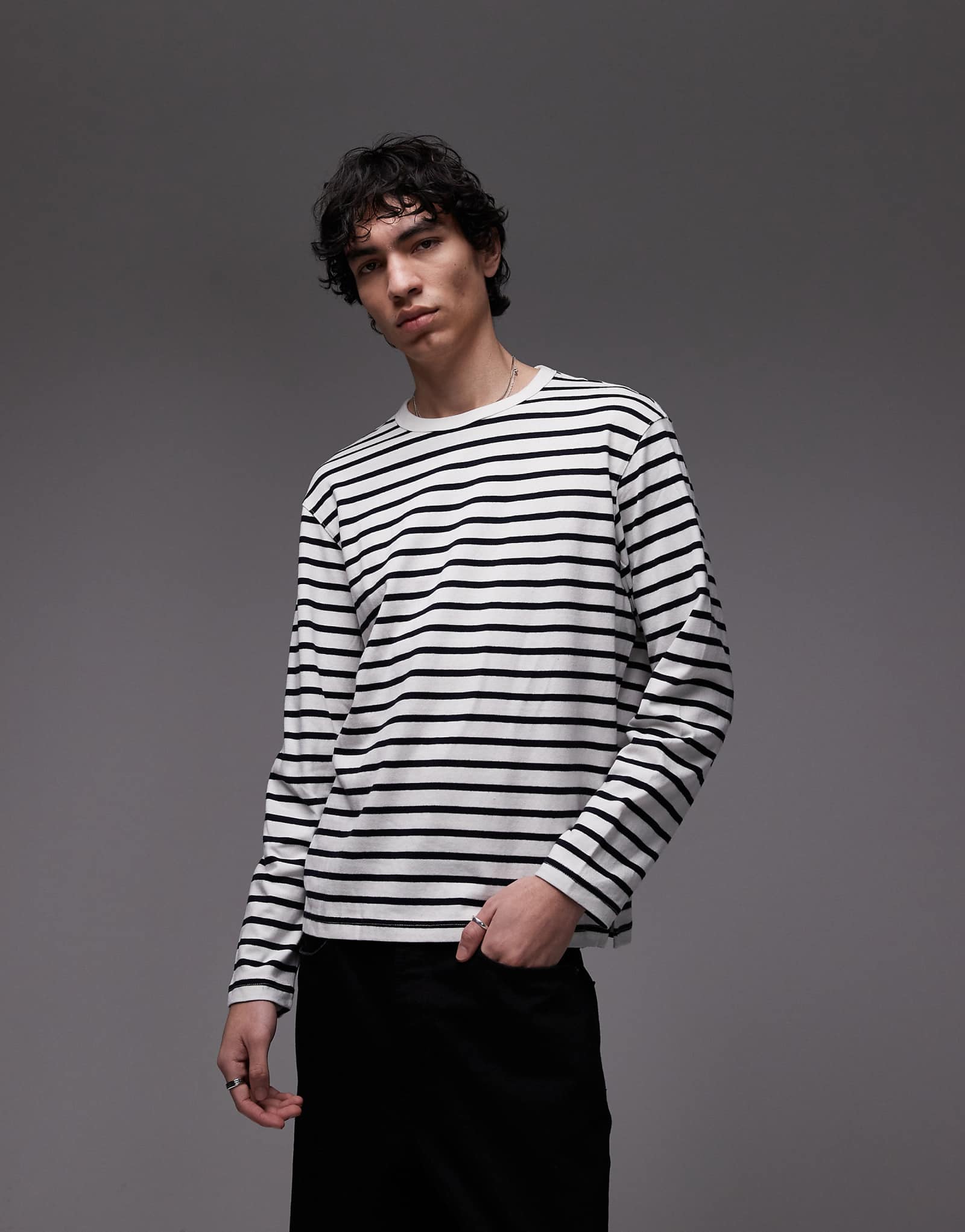 Темно-синяя футболка в полоску с длинным рукавом Mango 7990₽