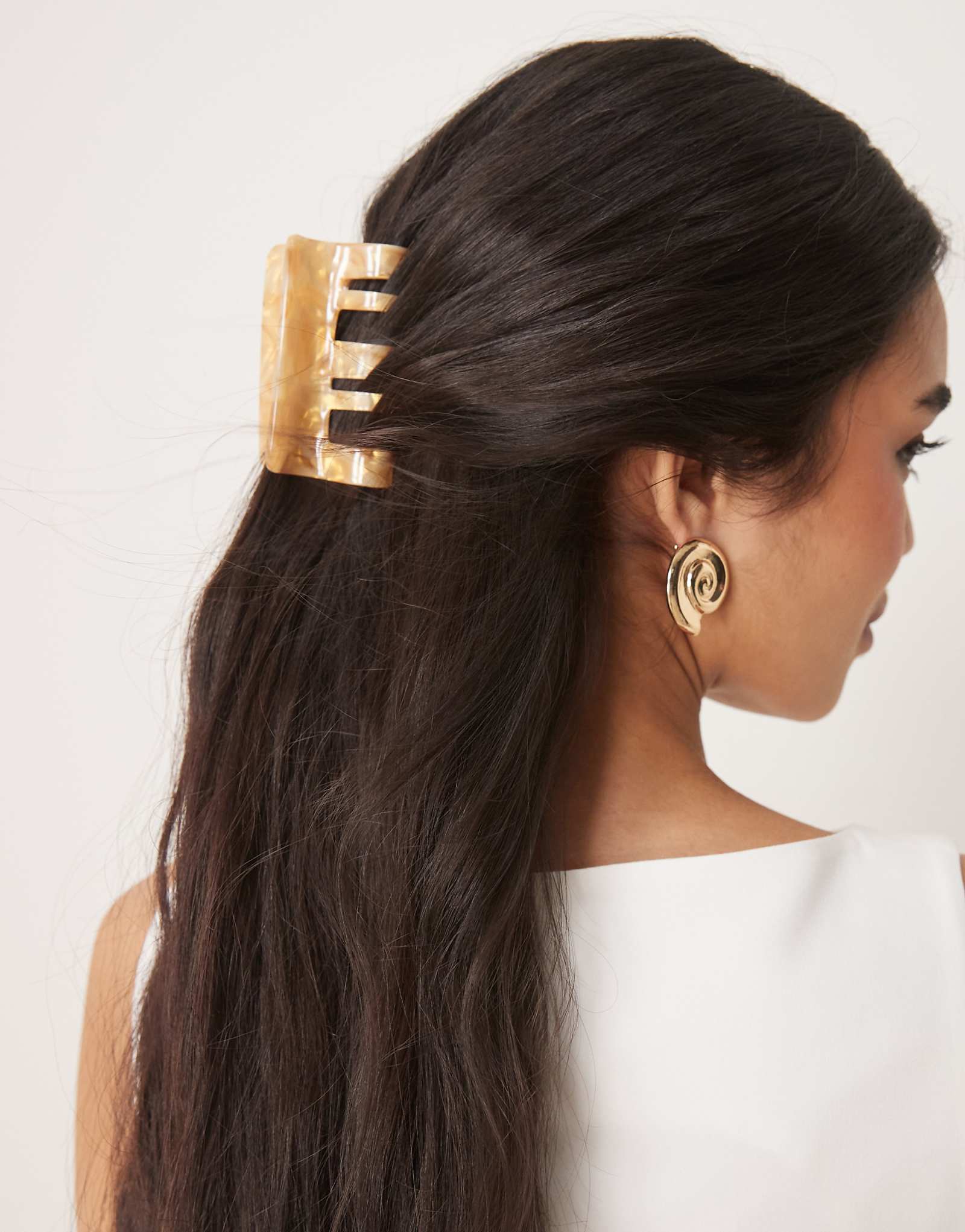 Пихтовый коготь Sui Ava мраморный средней длины окрашенный в оранжевый цвет 2590₽