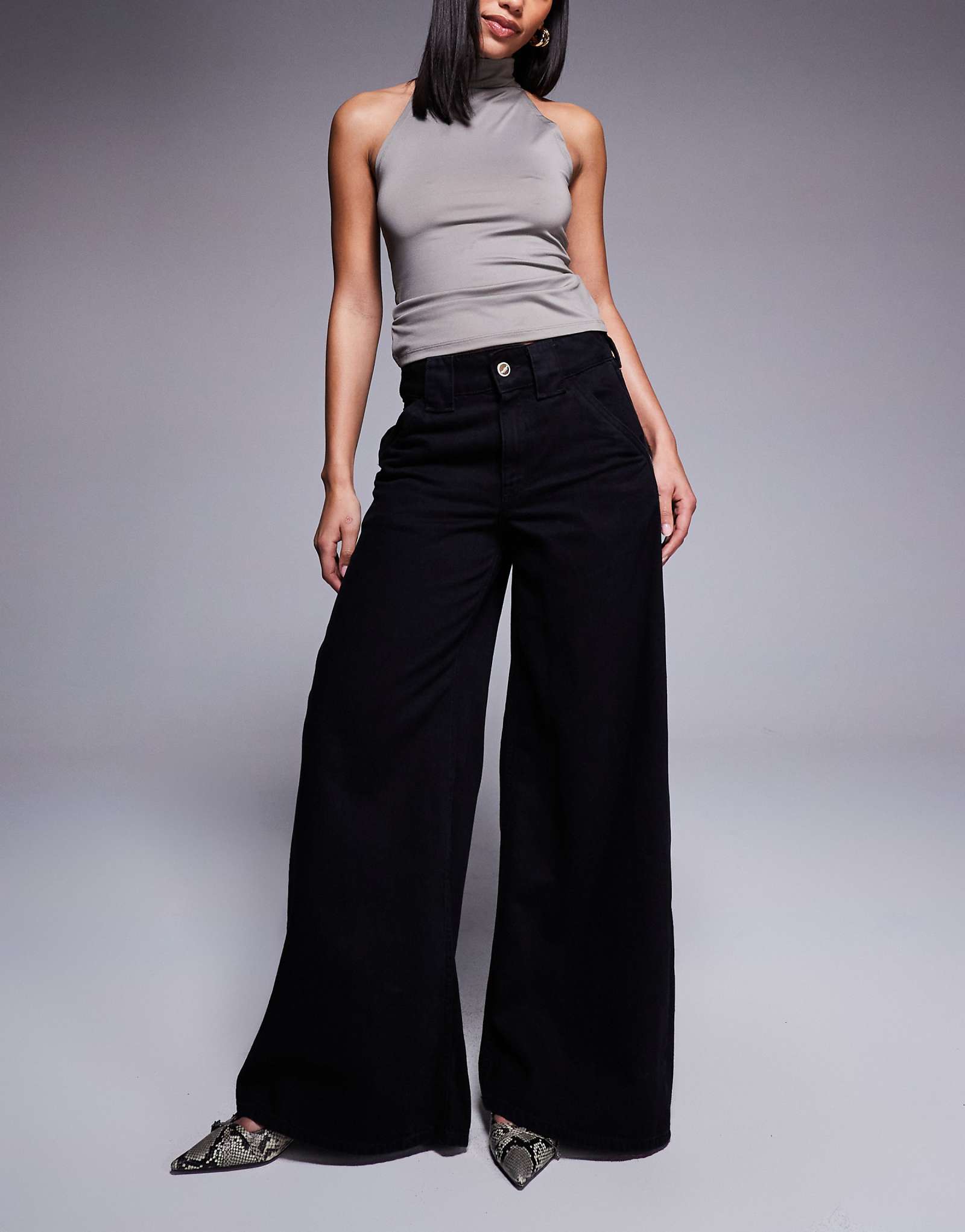 Джинсы-палаццо River Island черного цвета 17190₽