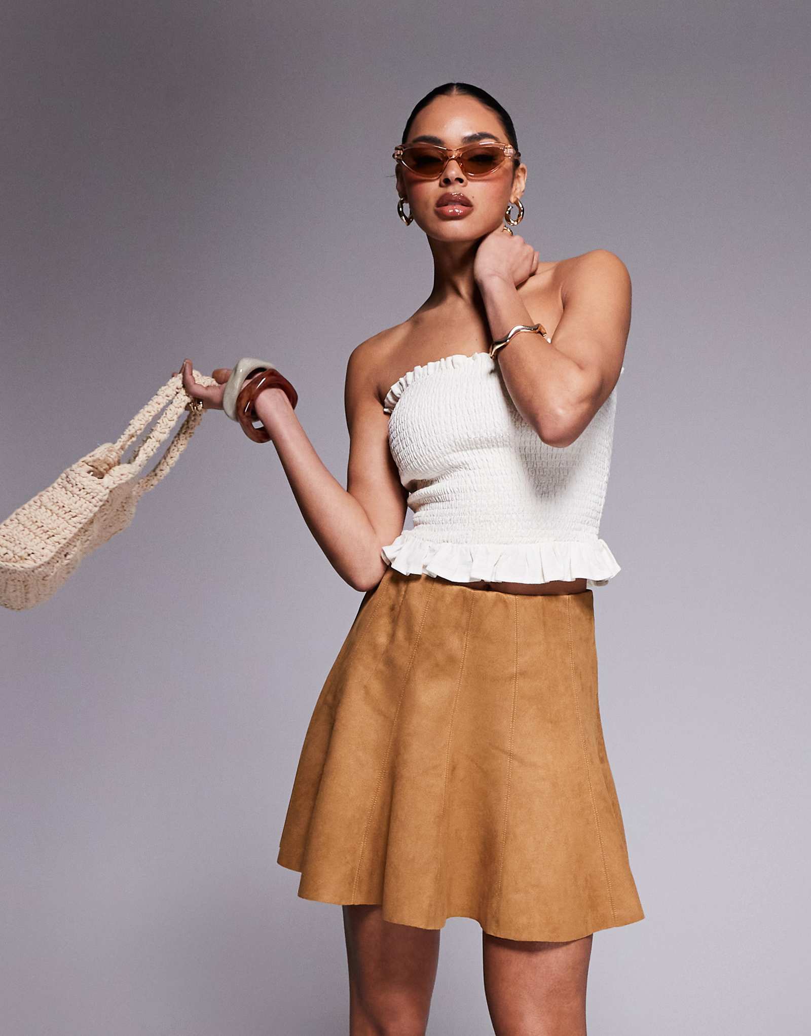 Легкая мини-юбка из замши River Island коричневого цвета 3190₽