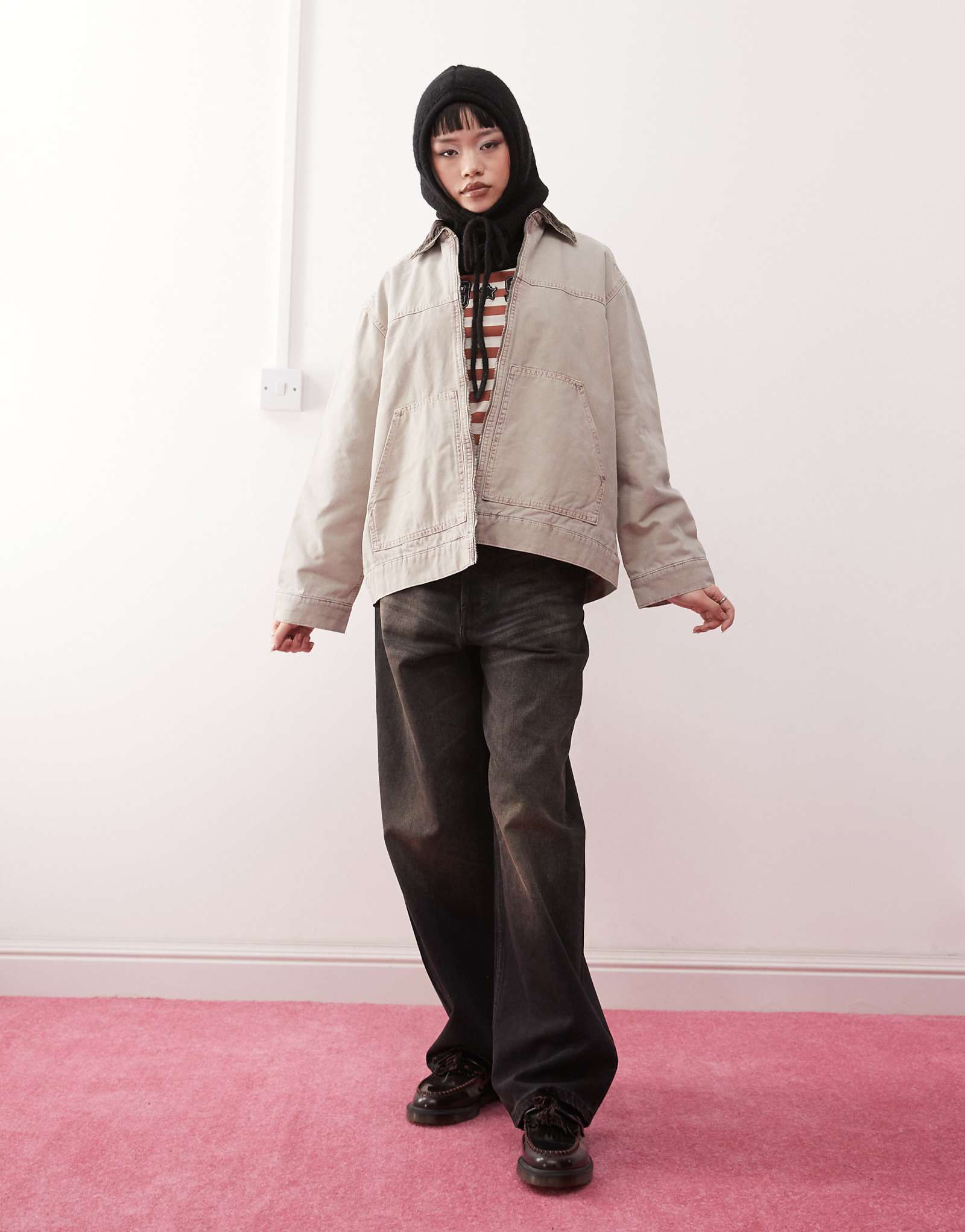 Короткая холщовая куртка Monki бежевого цвета со шнуровым воротником