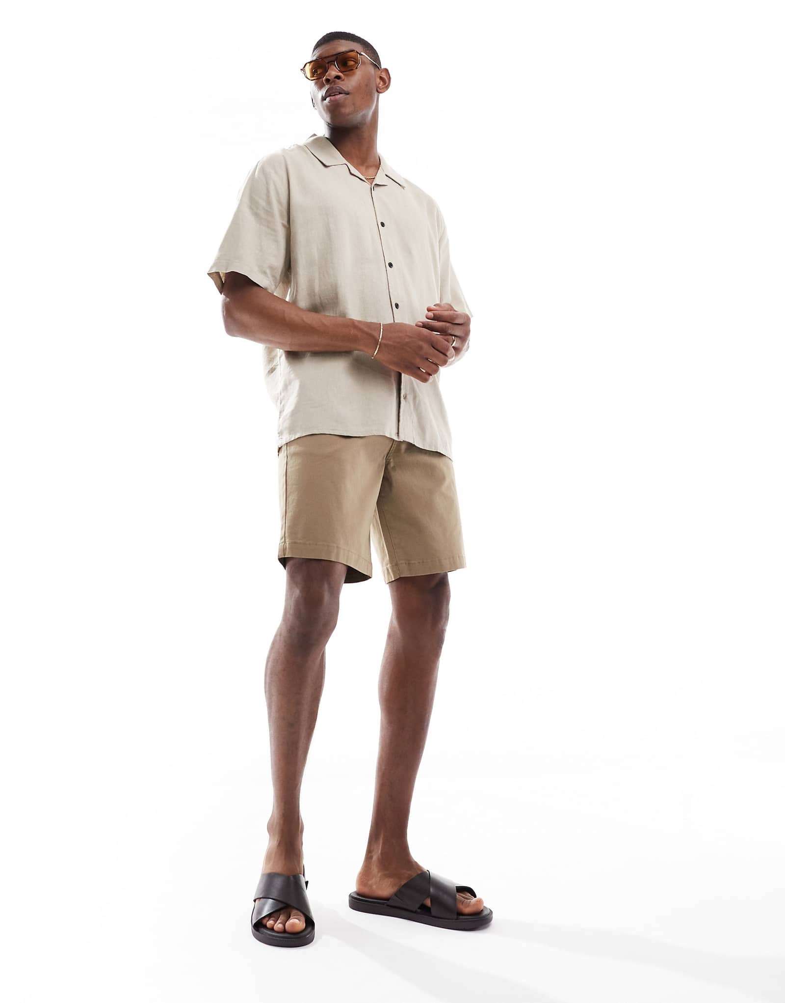 Поношенные хлопчатобумажные шорты коричневого цвета 4790₽