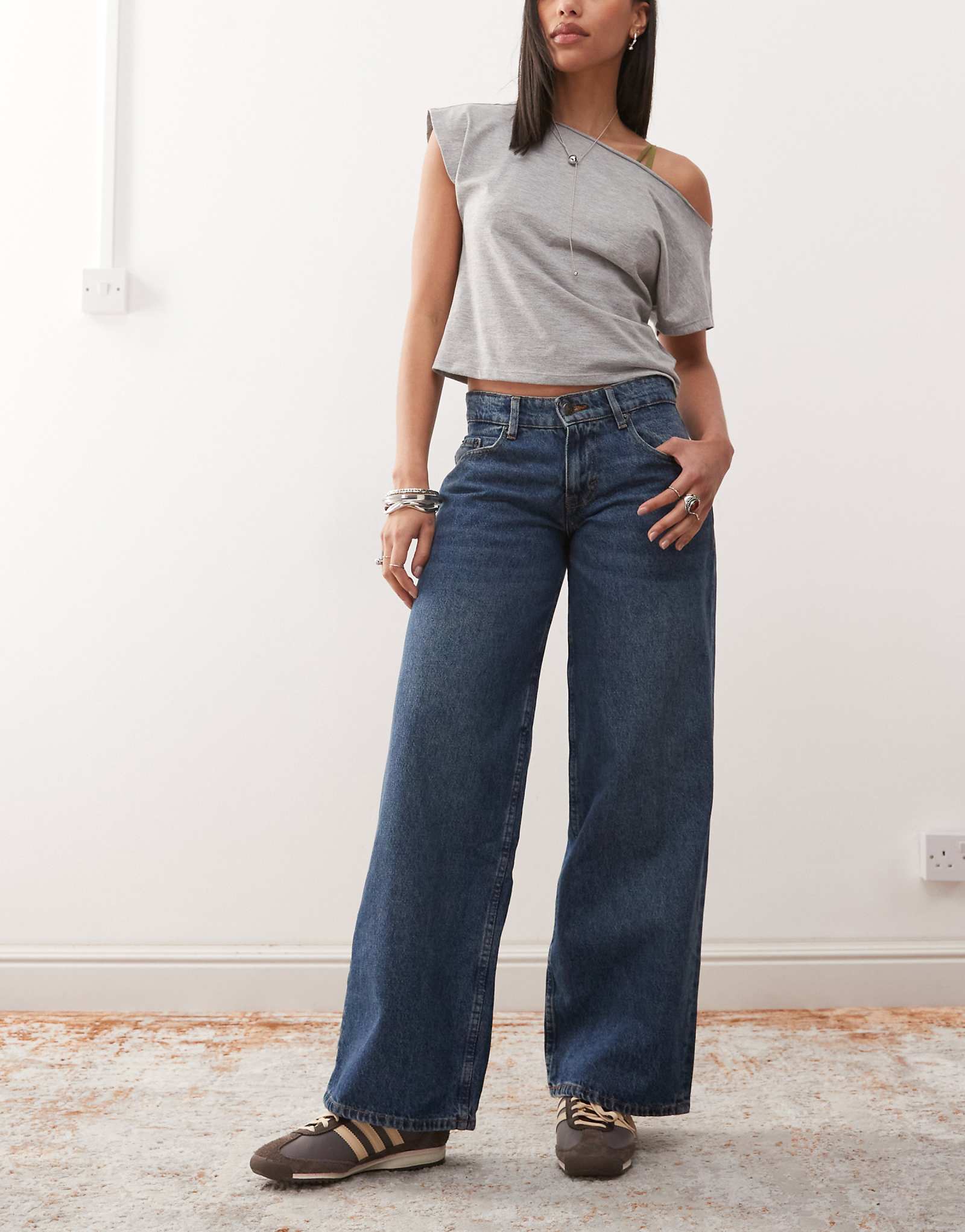 Джинсы Motel extra wide с низкой посадкой темно синего цвета бывшие в употреблении после стирки 10490₽