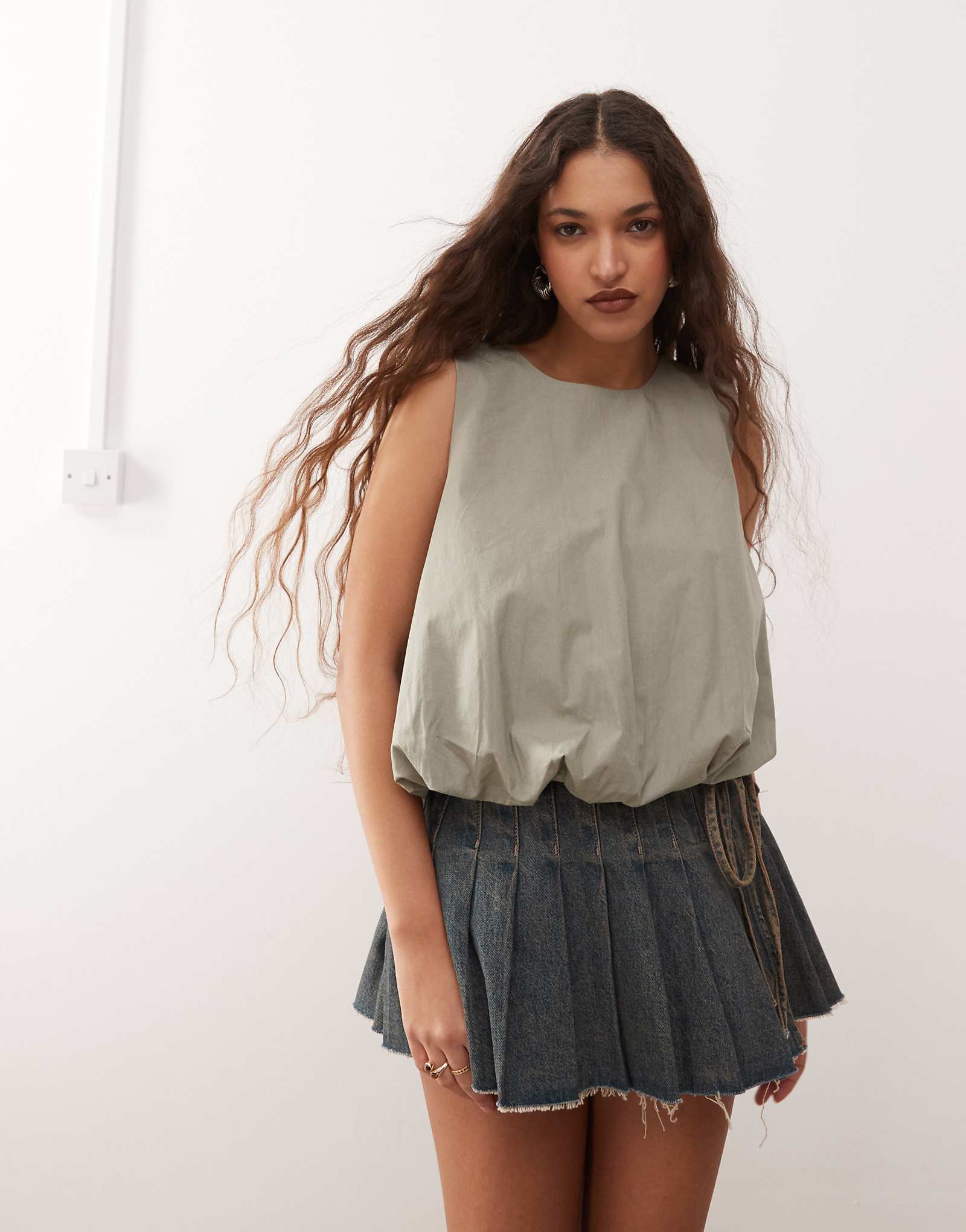 Топ-бабочка из поплина Monki цвета хаки 5690₽