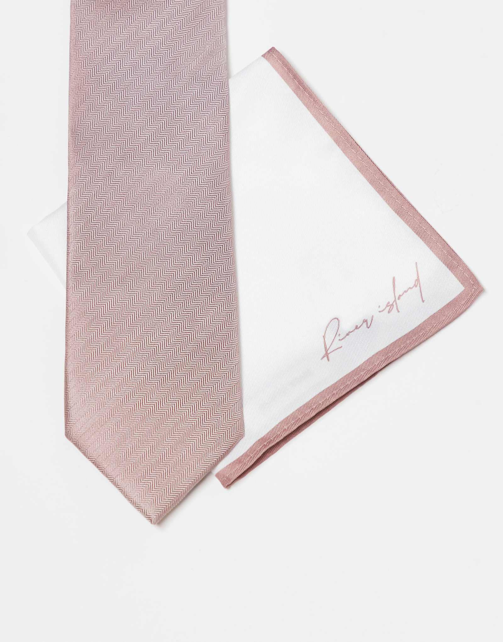 Галстук Ривер Айленд в елочку и карманный платок светло-розового цвета 5690₽