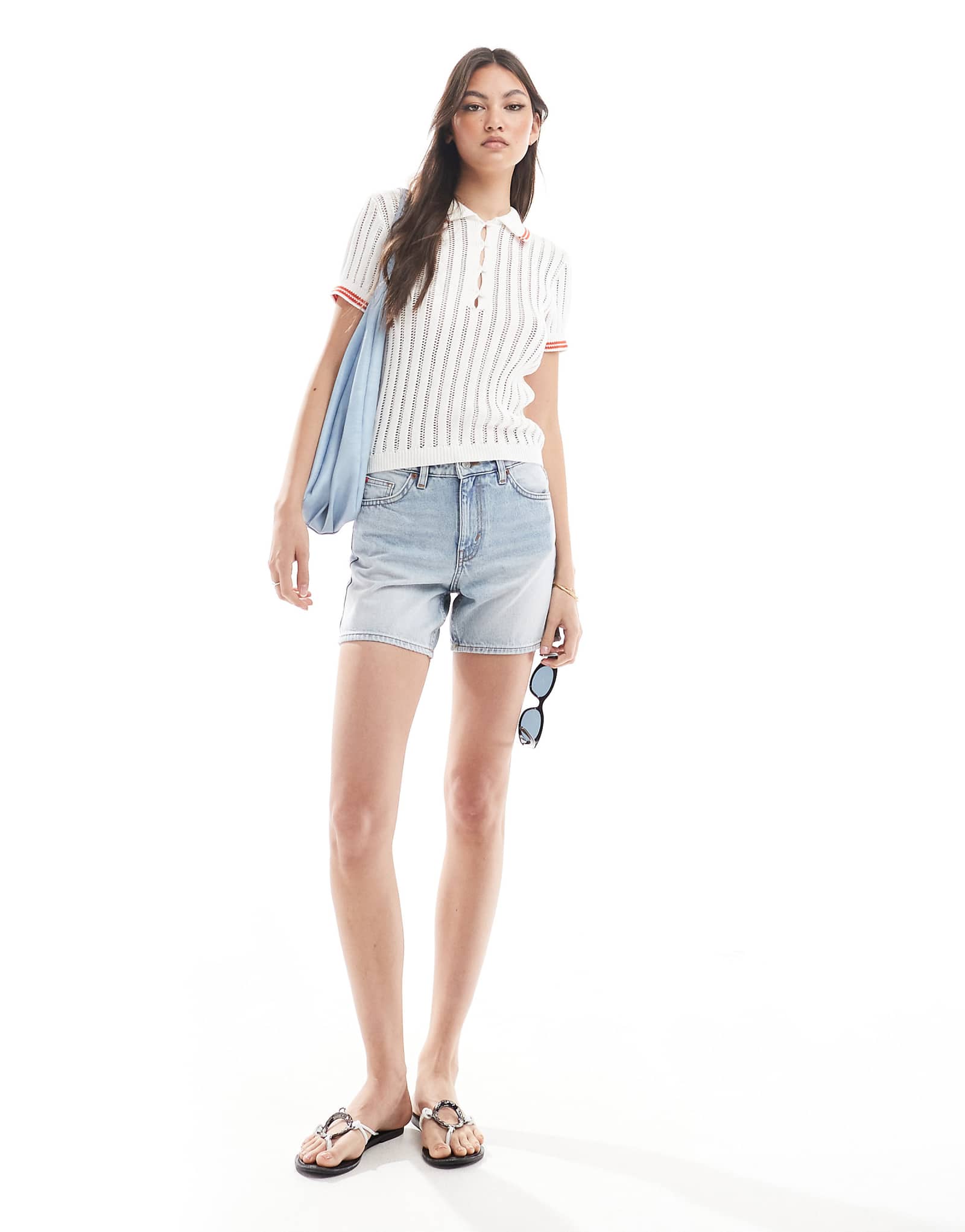 Джинсовые шорты свободного кроя Monki Aimo светло-голубого цвета 3090₽