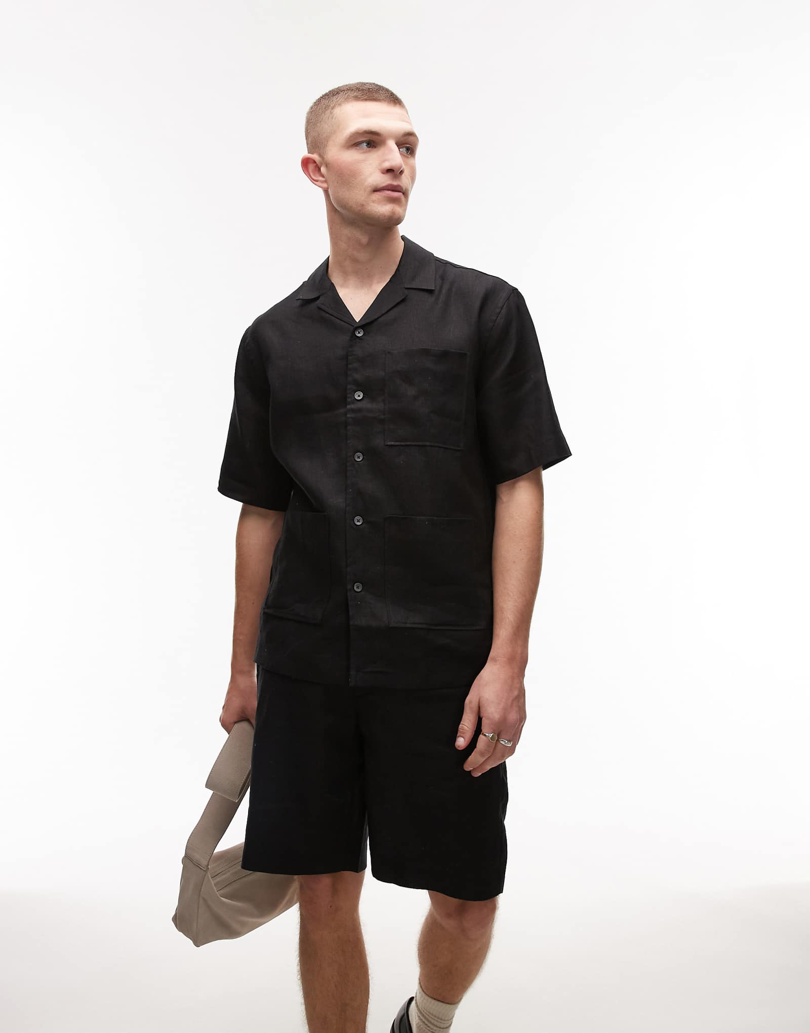 Льняная рубашка с коротким рукавом премиум-класса Mango черного цвета 7290₽