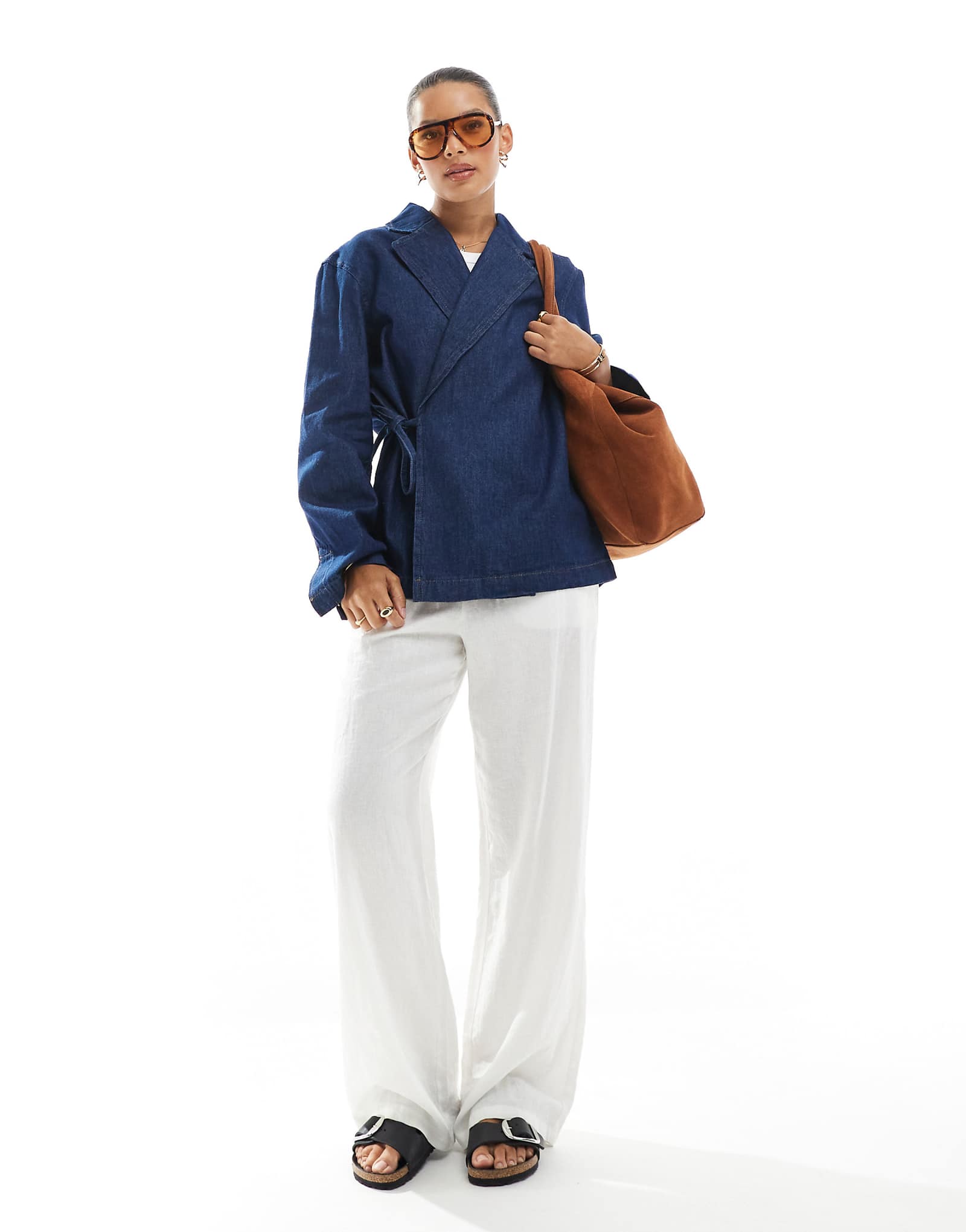 Джинсовая куртка темно-синего цвета с завязками по бокам 14690₽