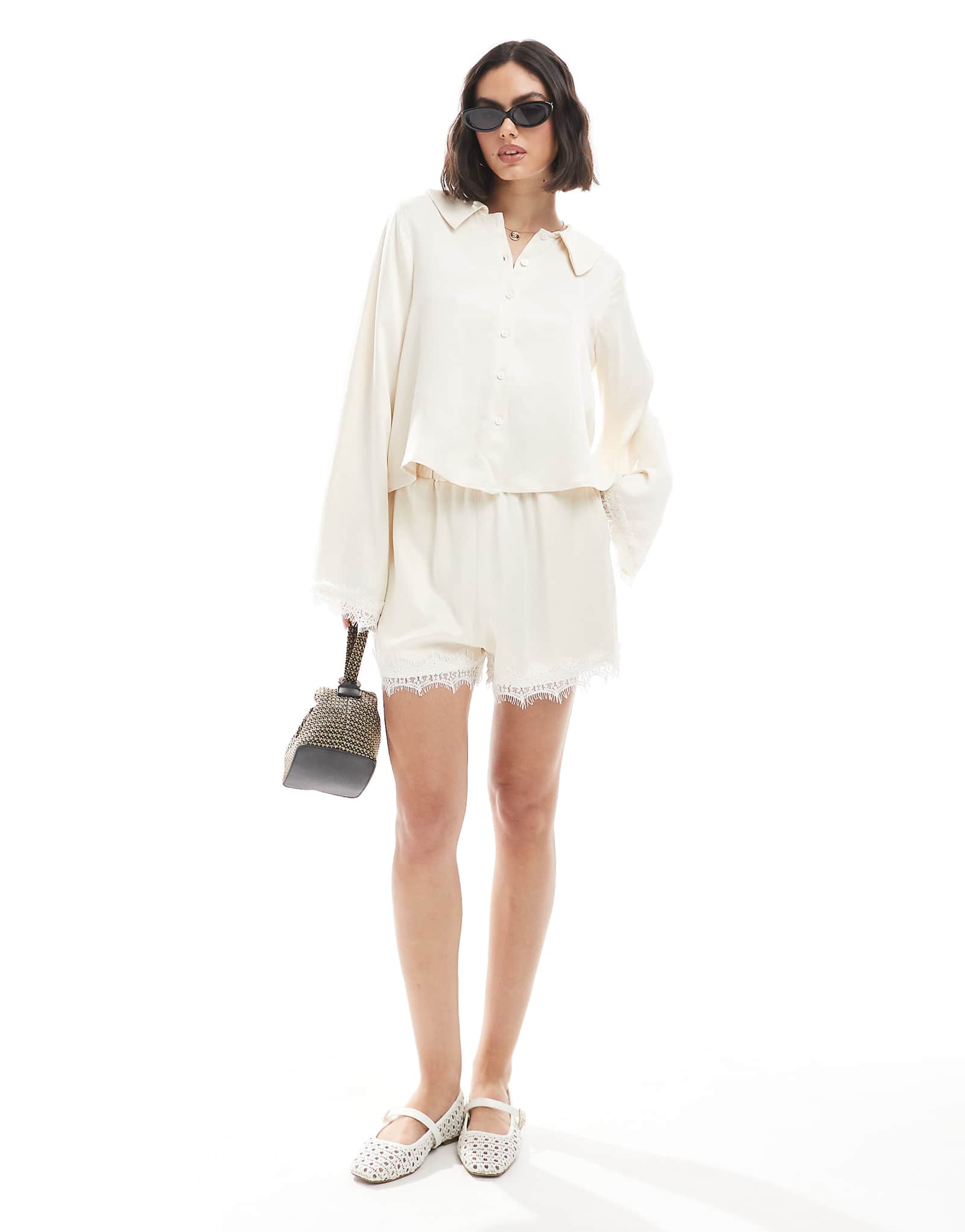 Атласные и кружевные шорты Miss Selfridge цвета экрю - часть комплекта 8790₽