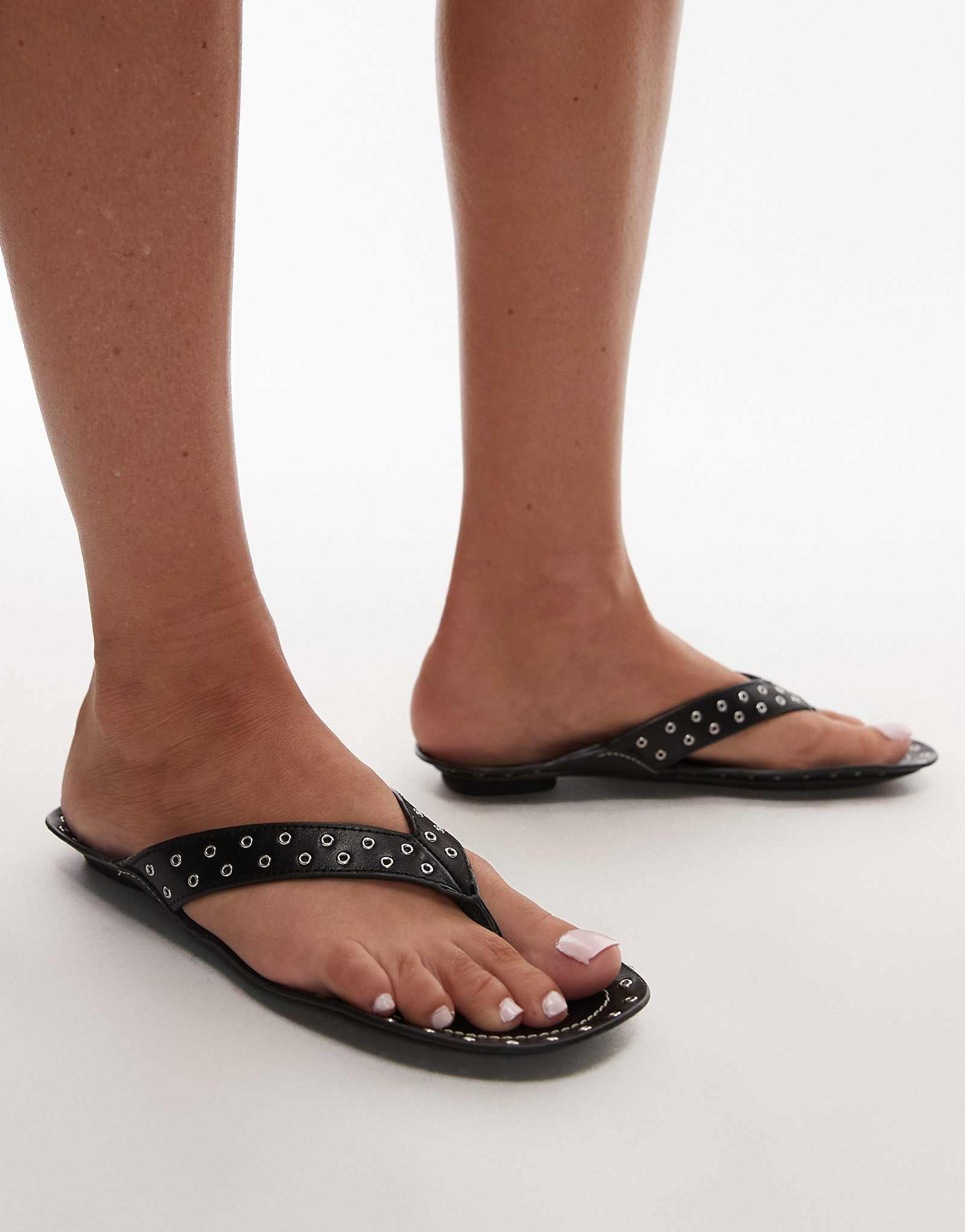 Черные сандалии-слипоны из кожи манго с заклепками 14290₽