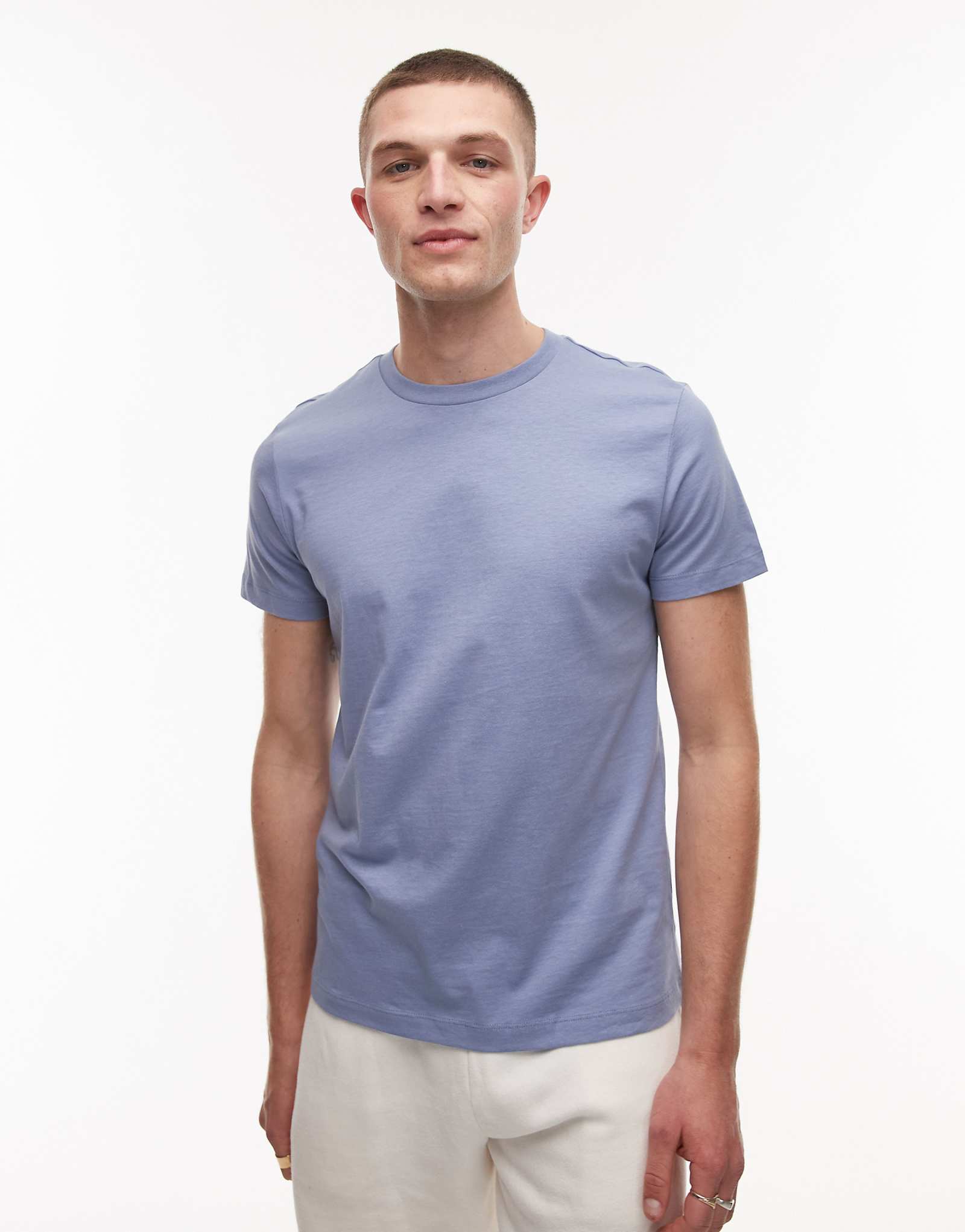 Базовая футболка Mango с коротким рукавом бледно-голубого цвета 2790₽