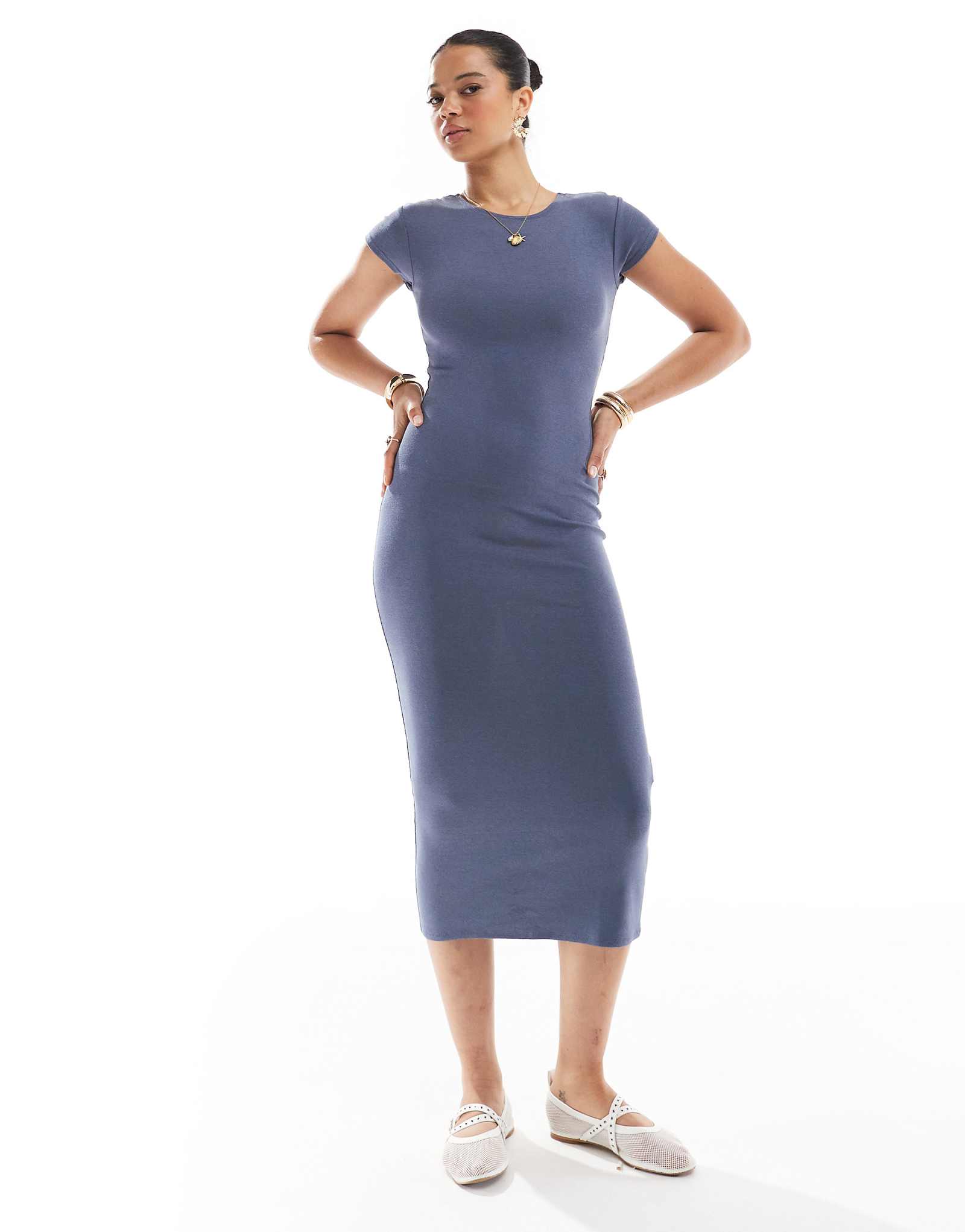 Синее платье миди из полиамида Pull-Bear с коротким рукавом 5190₽