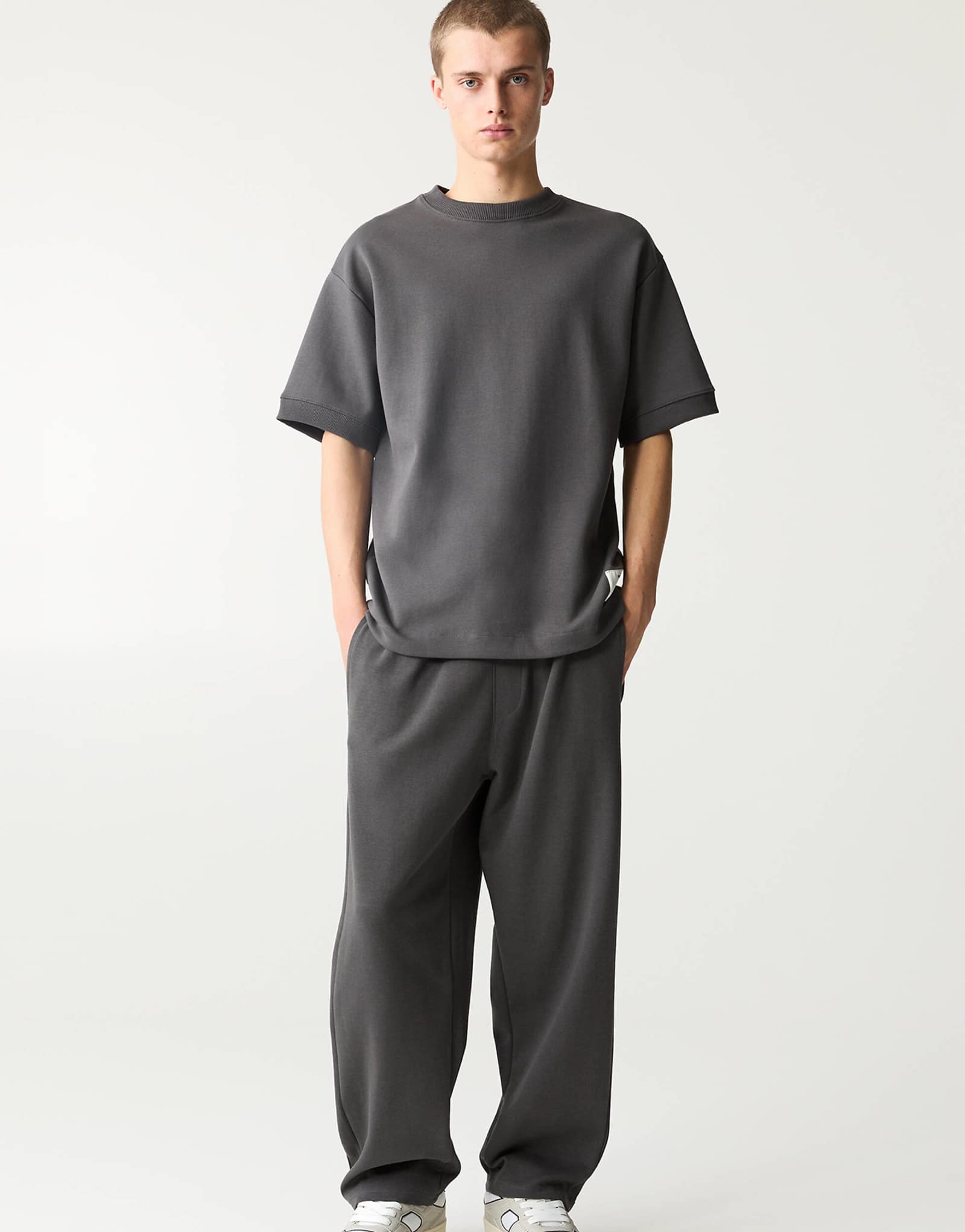 Спортивные брюки Pull-Bear interlock серого цвета 7790₽