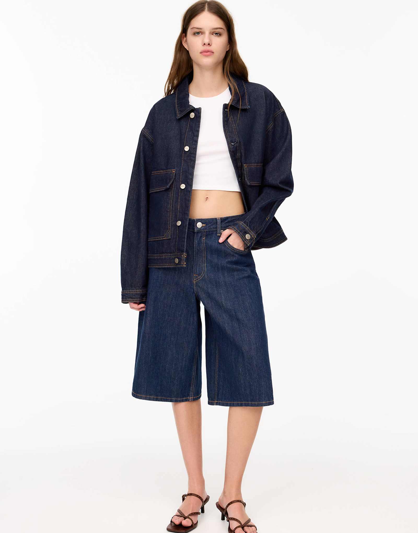 Джинсовые шорты Pull-Bear с низкой посадкой темно-синего цвета 6290₽