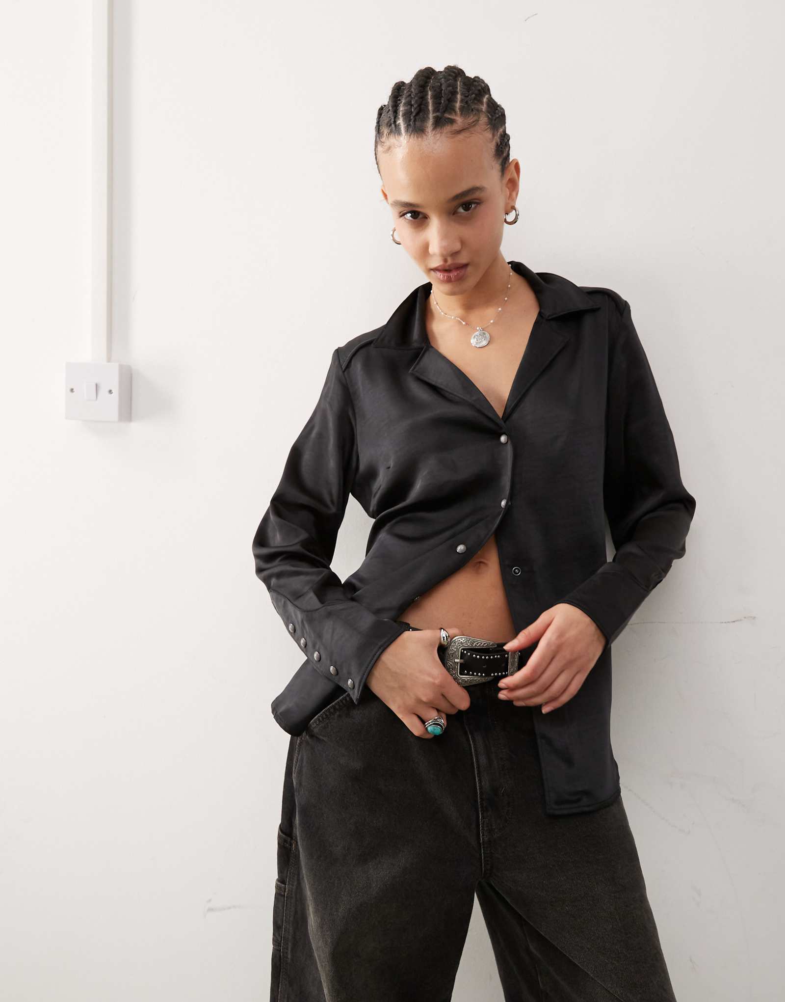 Атласная рубашка Wrangler с воротником revere черного цвета 13490₽