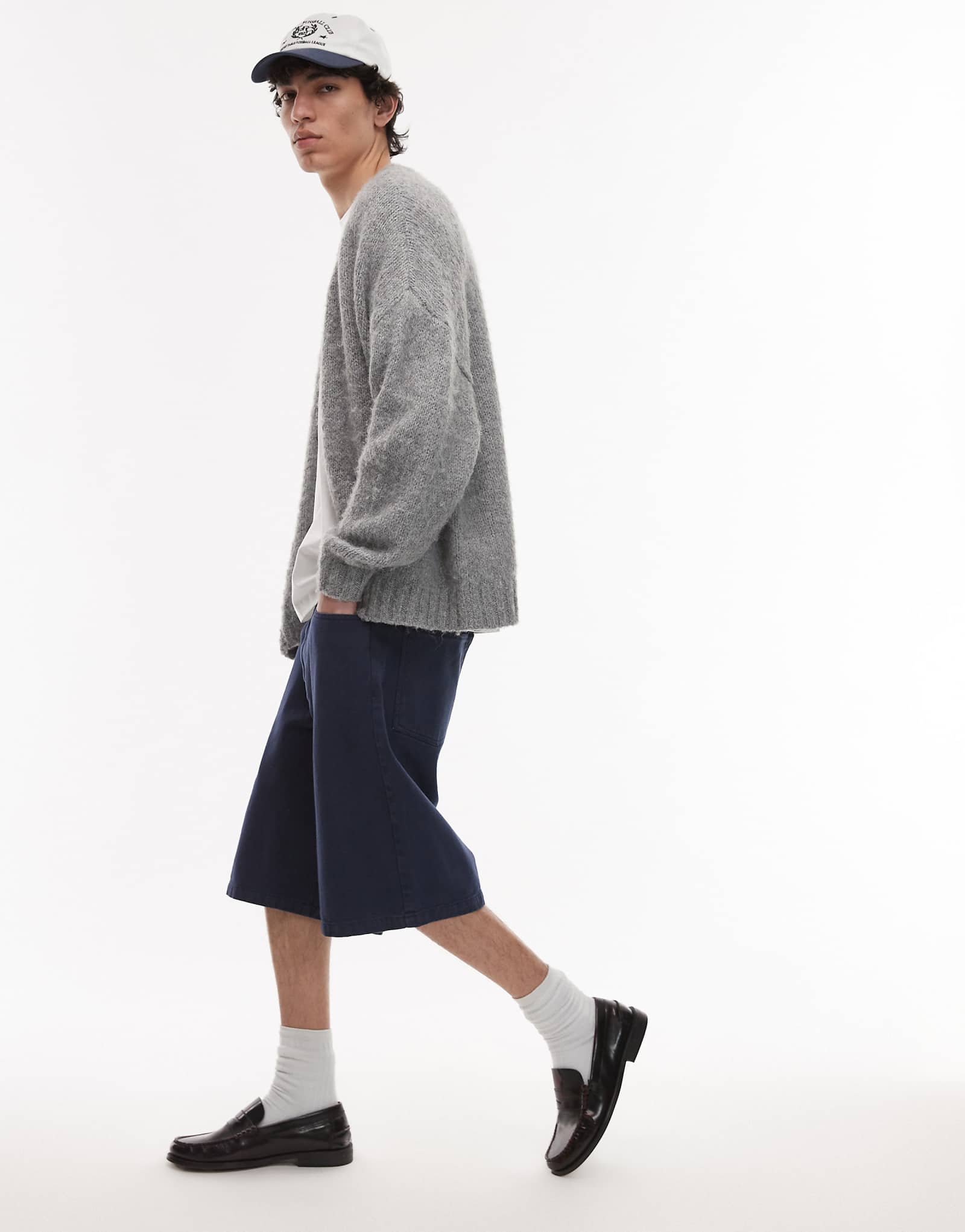 Выстиранные саржевые шорты Topman темно-синего цвета 4590₽