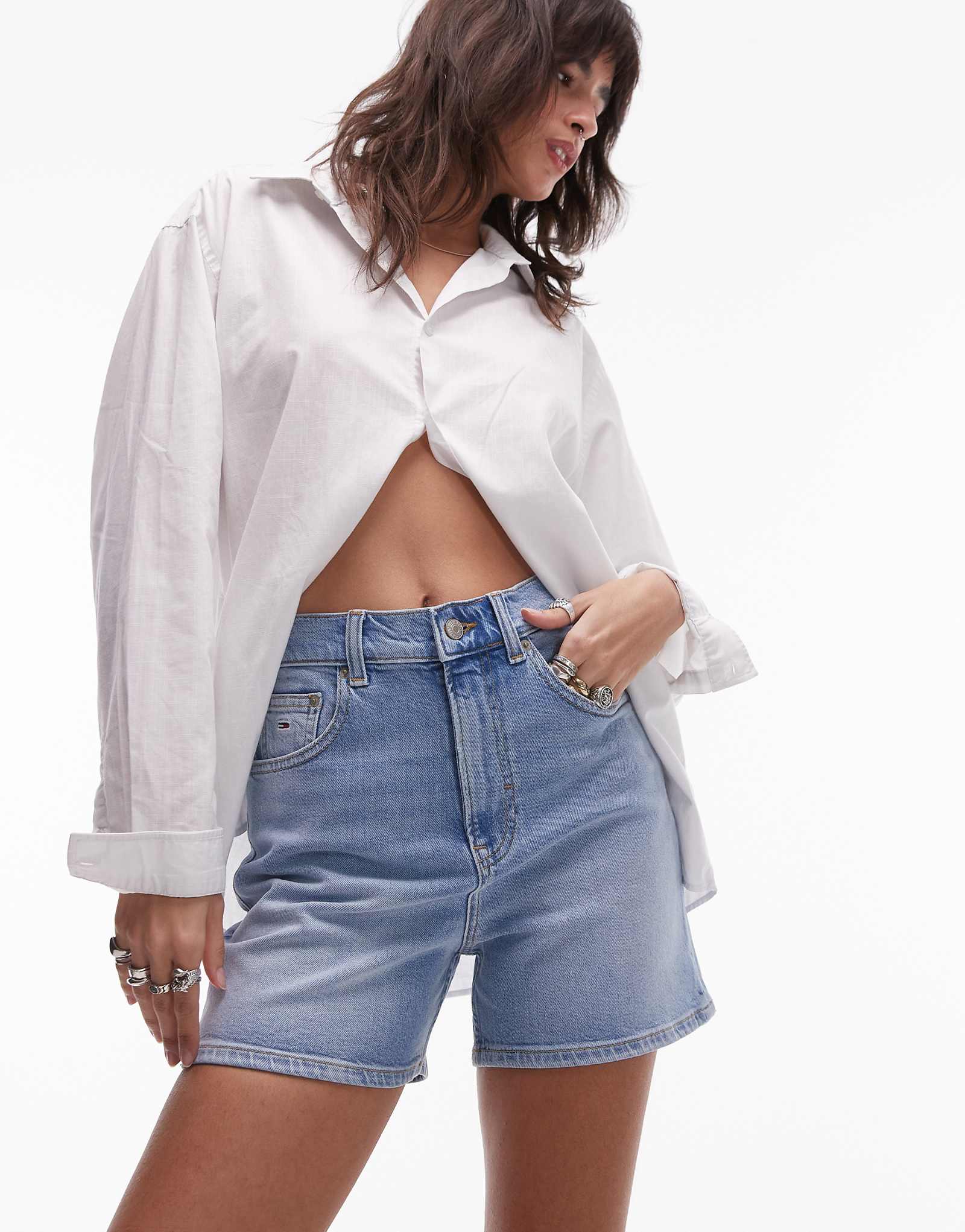 Джинсовые шорты Tommy Jeans mom из легкой стирки 16290₽