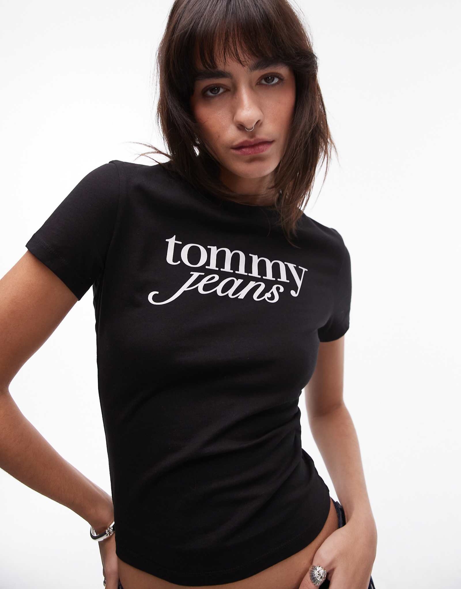Детская футболка с надписью Tommy Jeans в стиле ретро черного цвета 8090₽